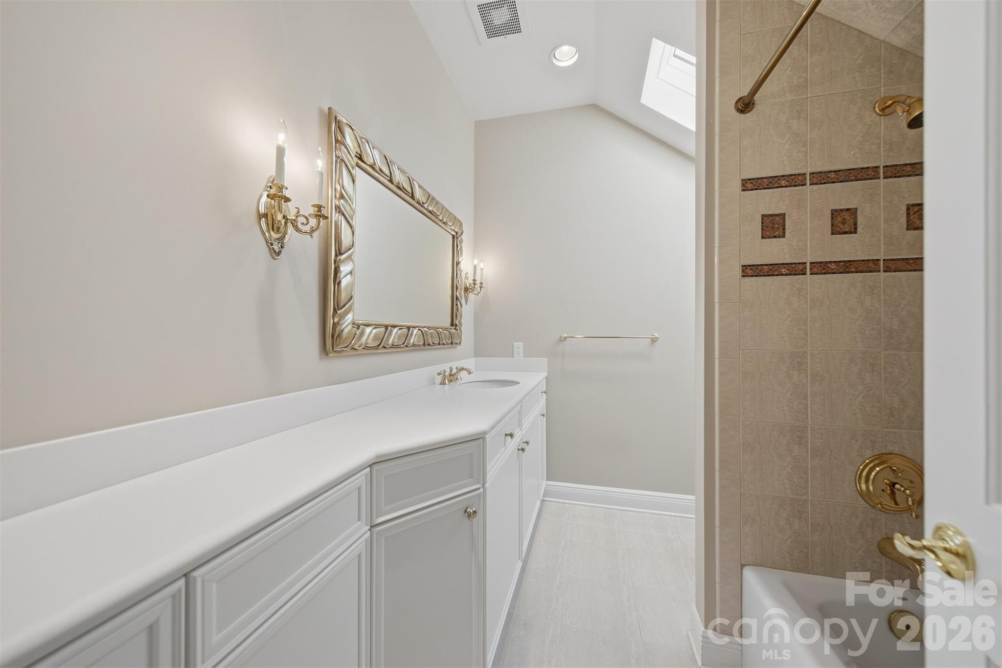 Ensuite Bath - 3619 Links Drive NE, Conover