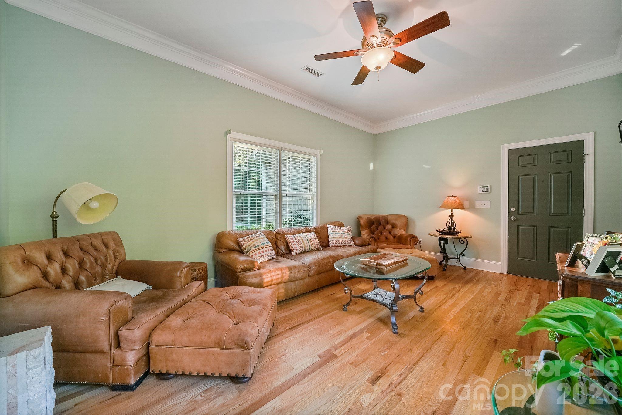 Sitting room off the garage - 207 Lake Front Drive, Connelly Springs