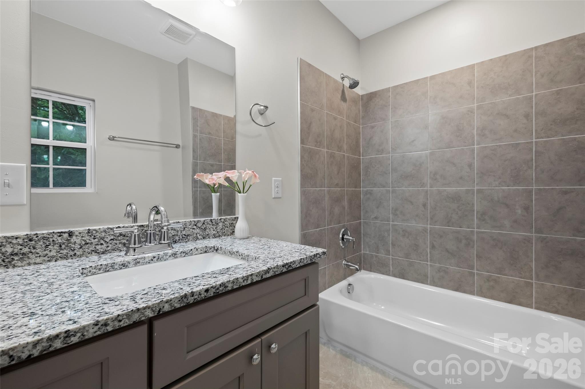 Full bathroom - 605 Kings Mountain Street, Clover