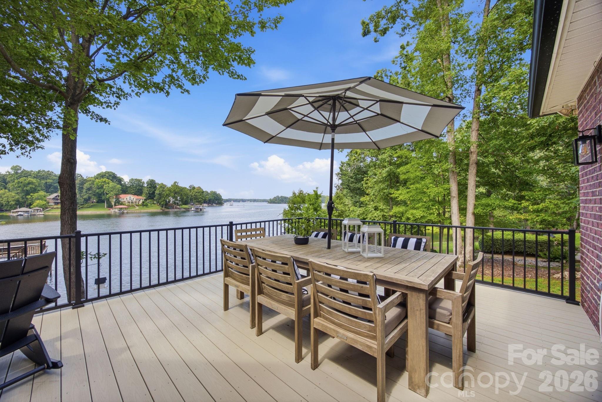 Single Family Residence at 131 Long Cove Lane, Mooresville, photo 2 of 48