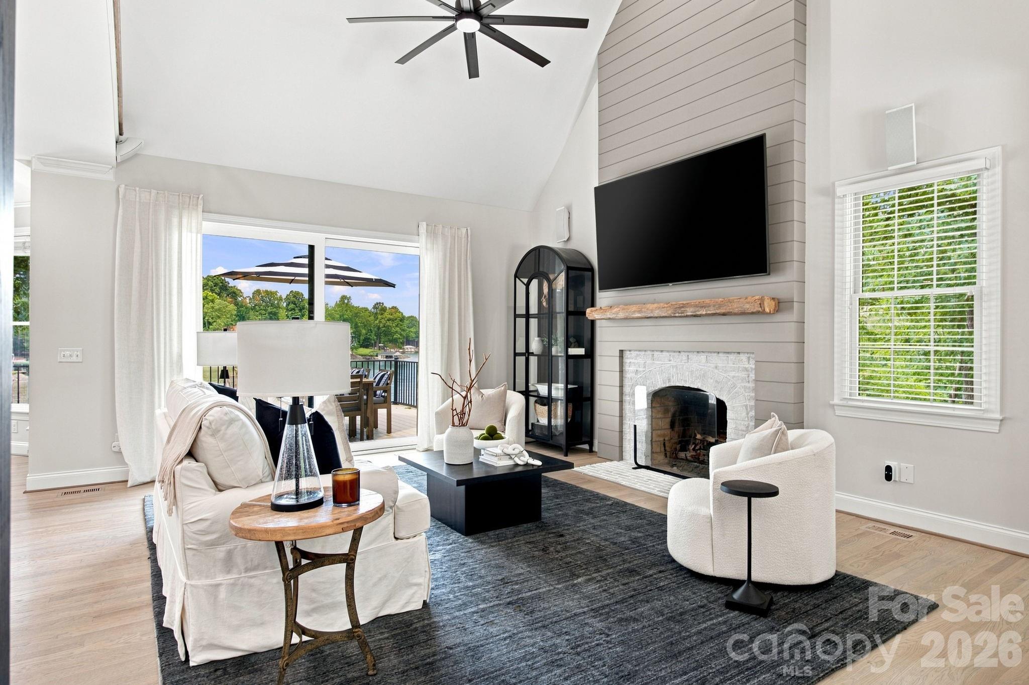 Single Family Residence at 131 Long Cove Lane, Mooresville, photo 14 of 48