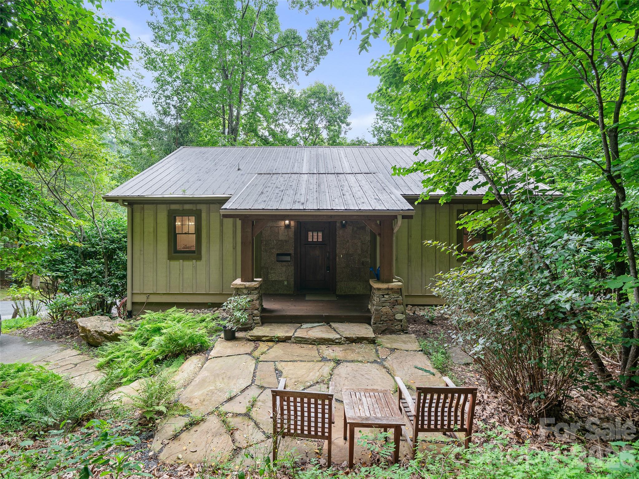 STONE PATIO - 47 Falls Crossing Road, Burnsville