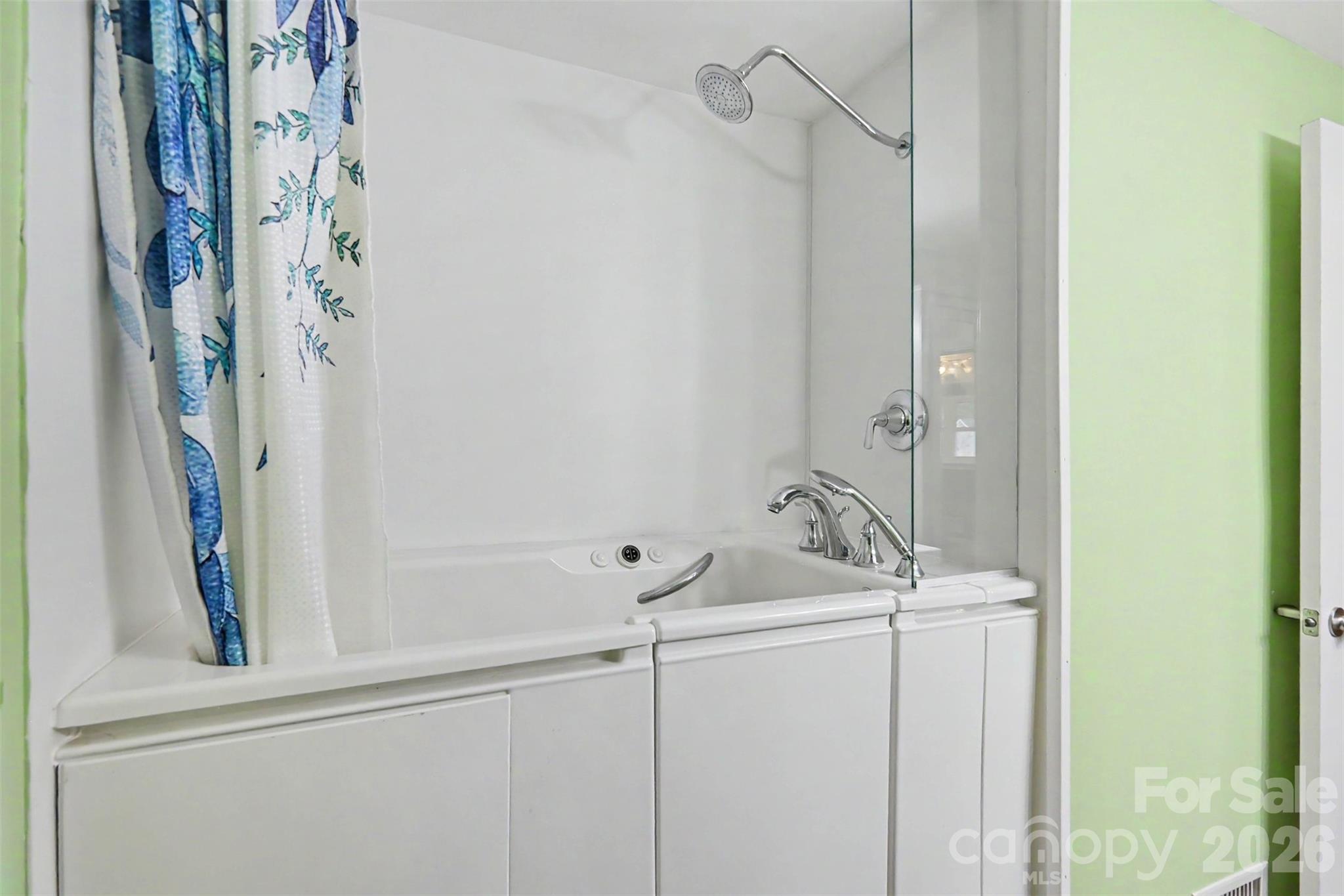 Single Family Residence at 126 21st Avenue NW, Hickory, photo 28 of 35