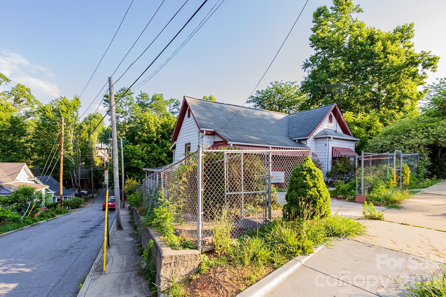 Single Family Residence at 91 Clingman Avenue, Asheville, photo 3 of 35