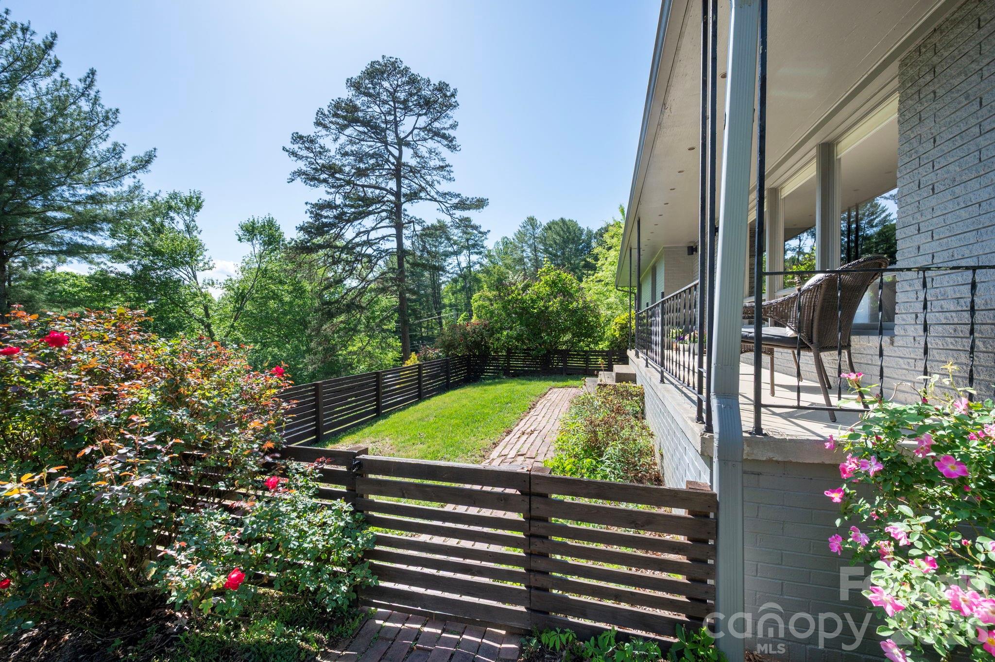 Fenced front yard area - 301 Stratford Road, Asheville