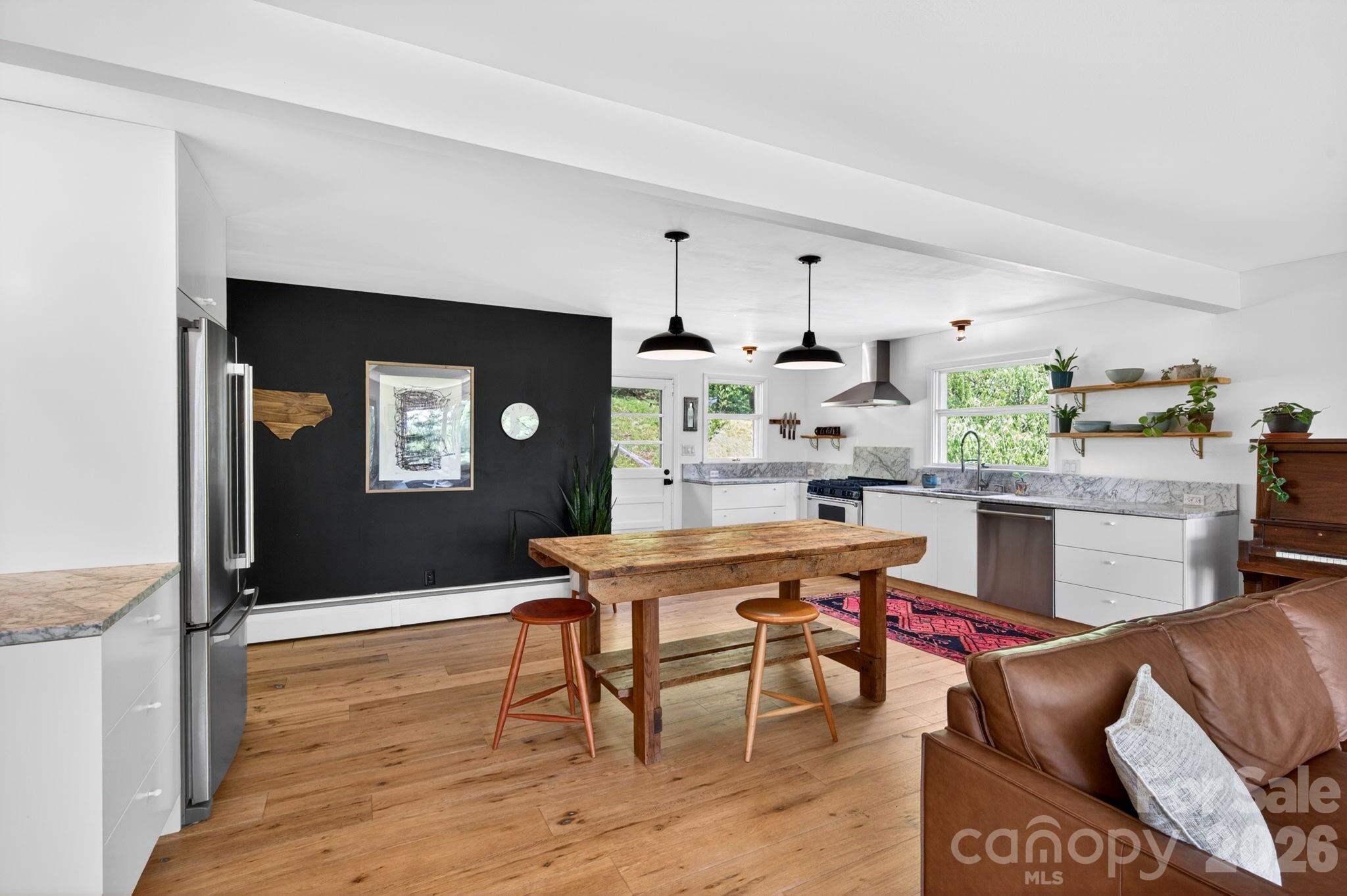 Perfect layout for entertaining - 301 Stratford Road, Asheville