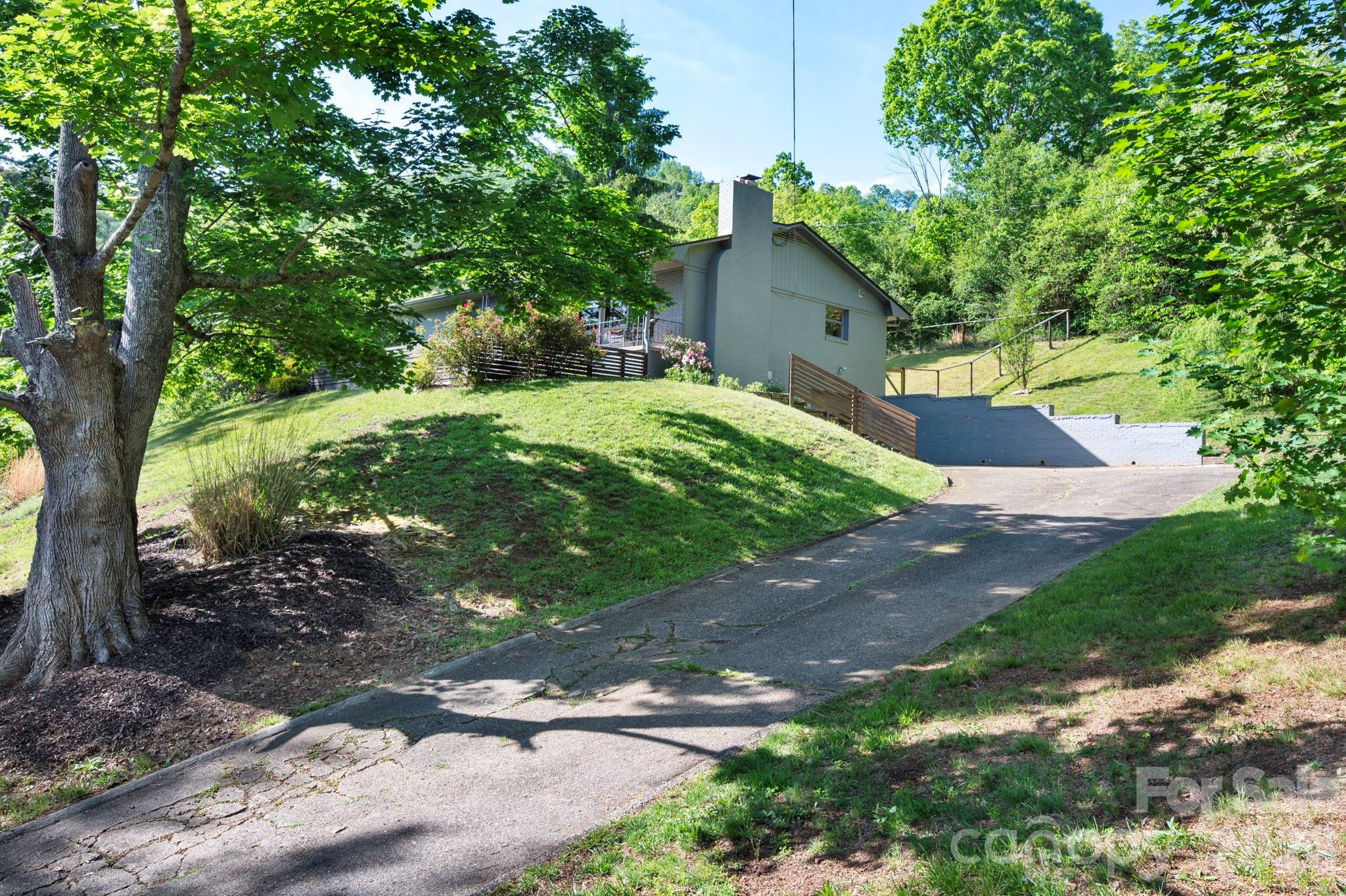 Single Family Residence at 301 Stratford Road, Asheville, photo 36 of 39