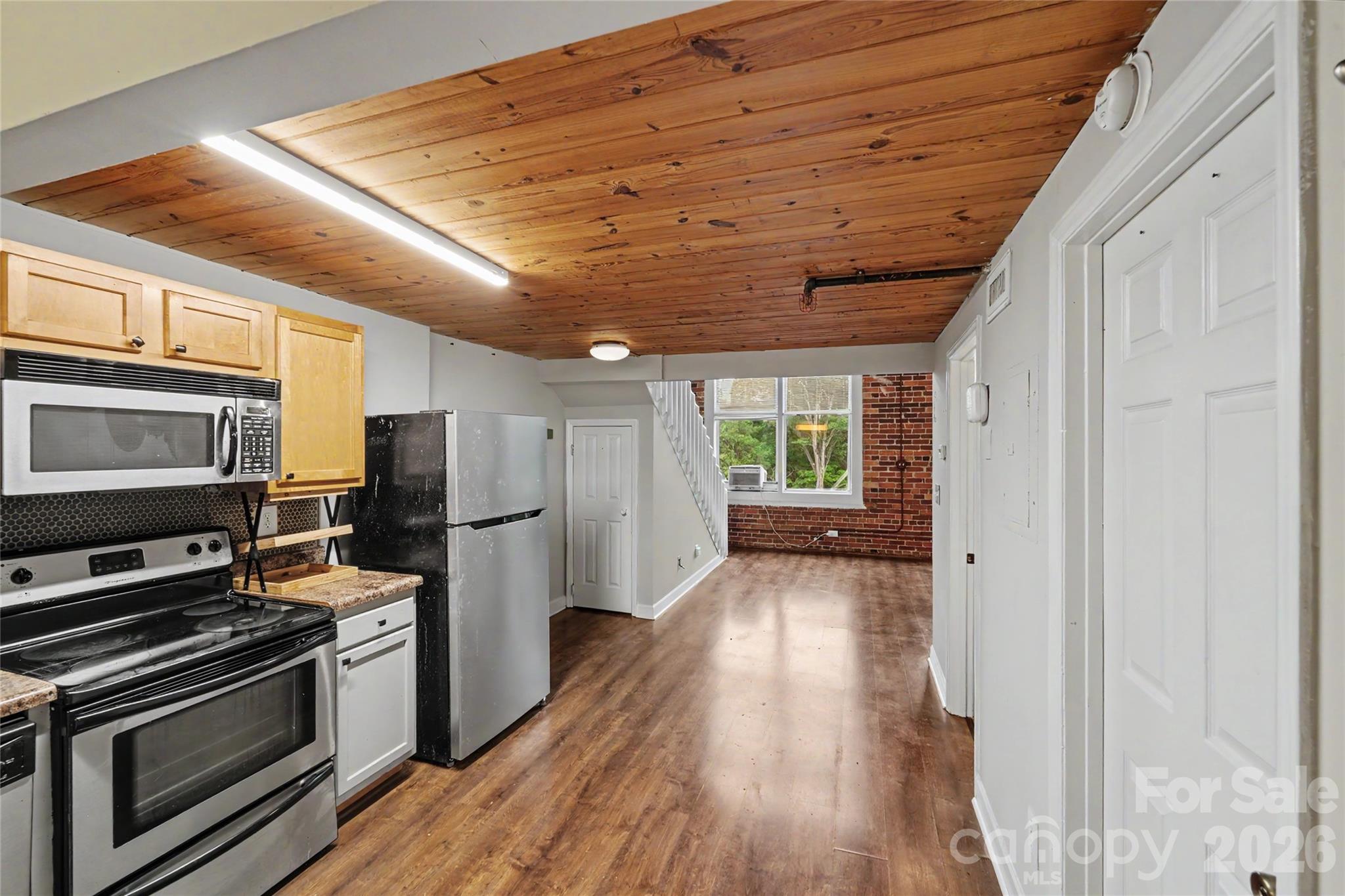 Condominium at 201 S Hoskins Road, Charlotte, photo 9 of 21