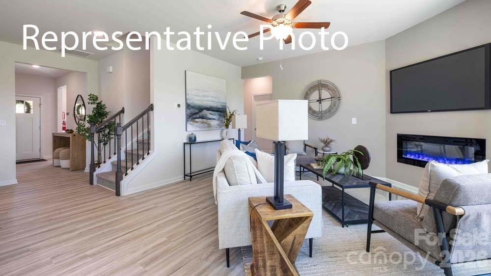 Single Family Residence at 306 Colton Court, Kings Mountain, photo 10 of 28