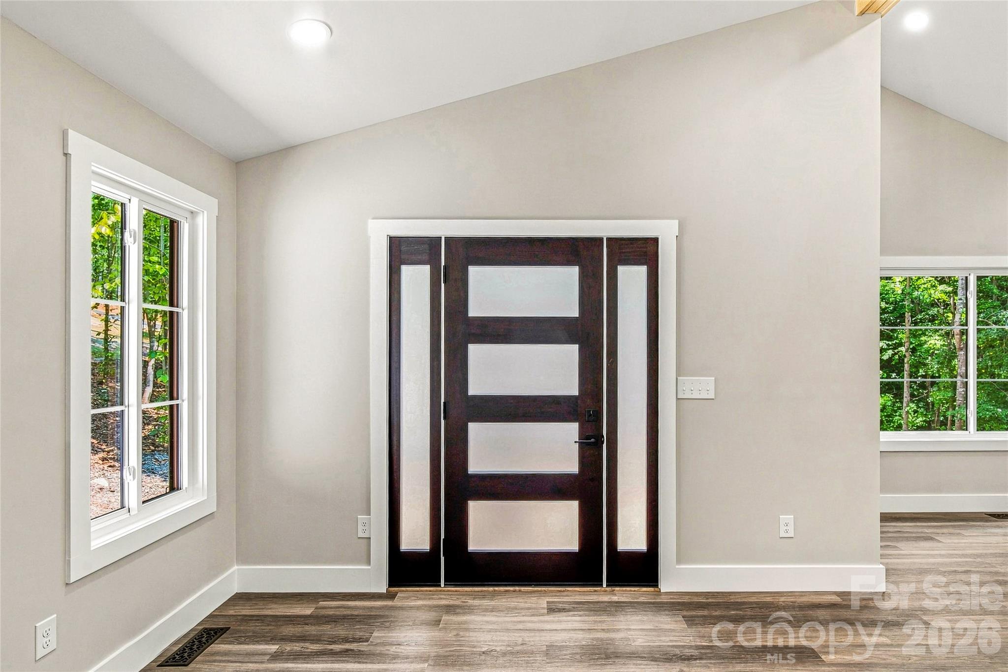 Bright entry foyer - 60 Catatoga Trail, Marion