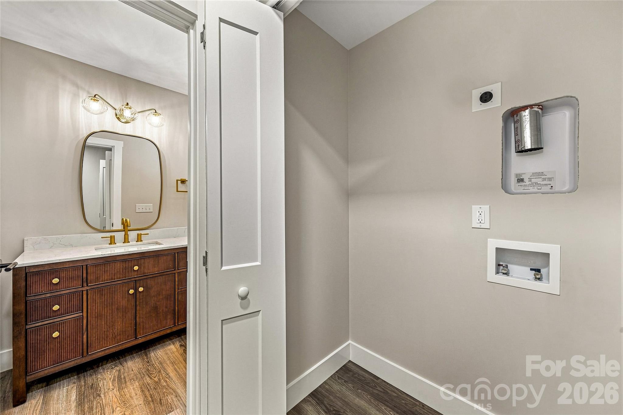 Full Bathroom - 60 Catatoga Trail, Marion