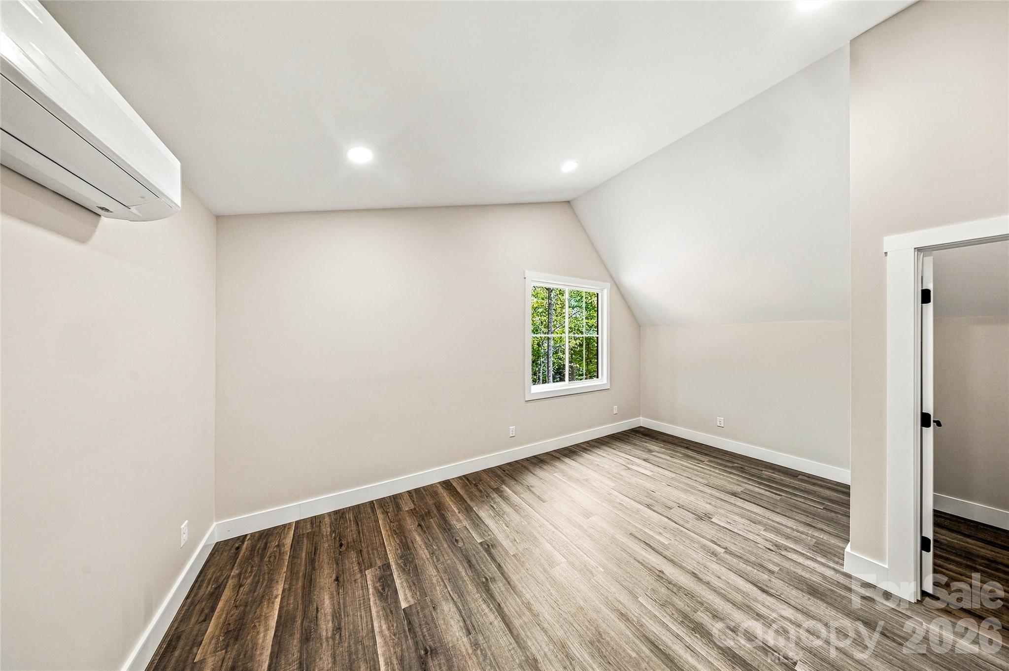 Main-level bedroom - 87 Catatoga Trail, Marion