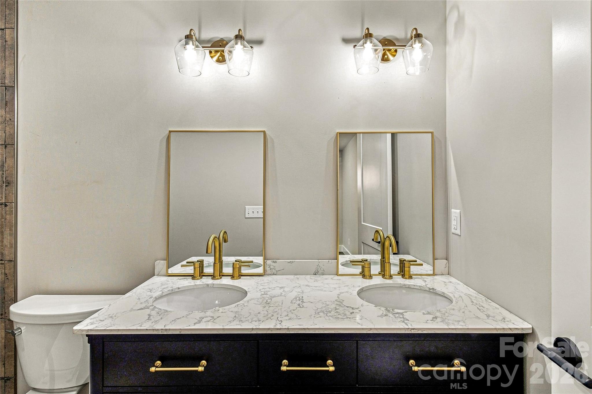 Bath with double vanity - 87 Catatoga Trail, Marion