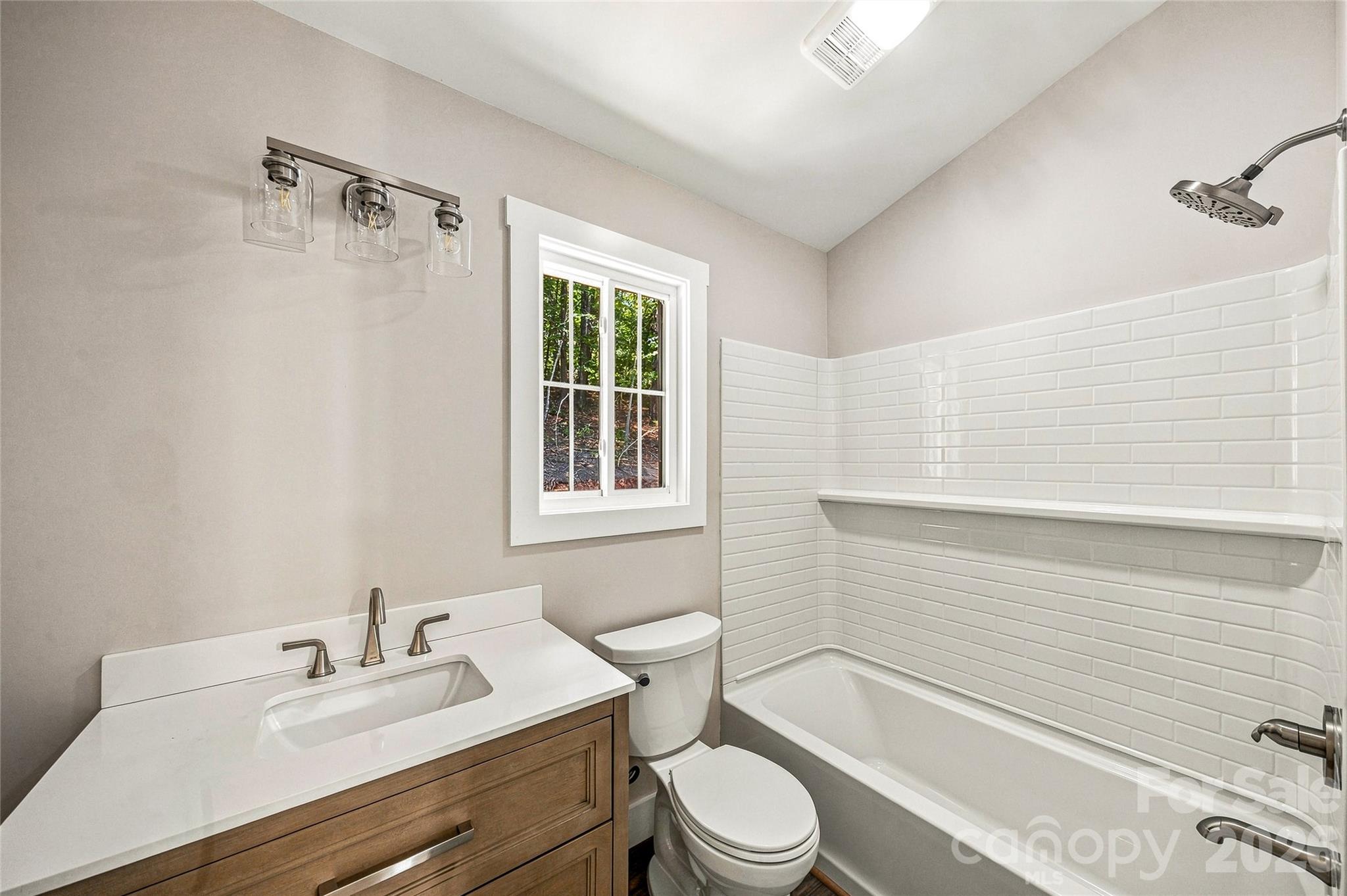 Mirror coming soon-Full bath with tub/shower! - 87 Catatoga Trail, Marion