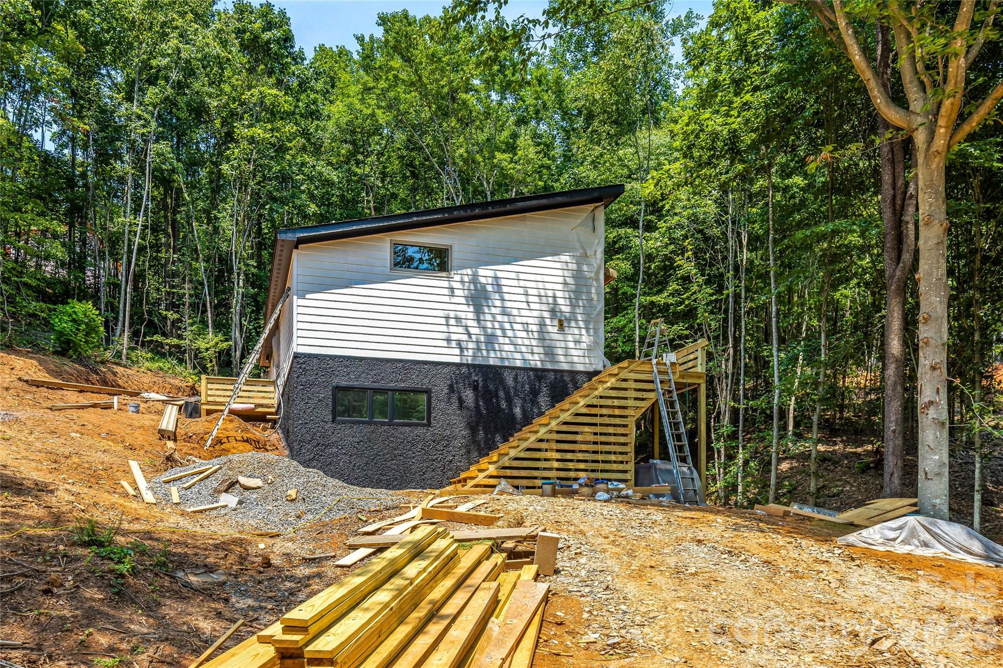 Home nestled among the trees by stream - 119 Catatoga Trail, Marion