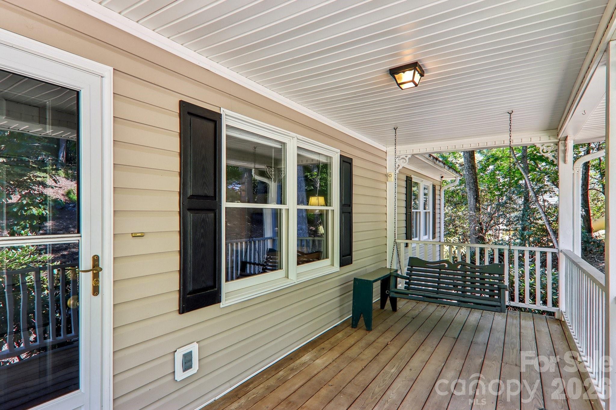 Single Family Residence at 7 Maple Leaf Drive, Hendersonville, photo 4 of 44