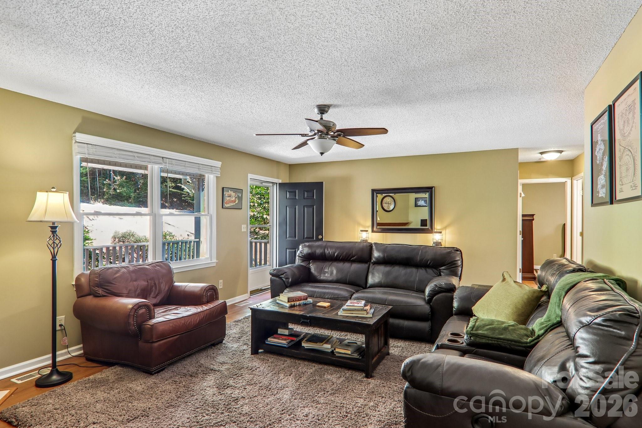 Single Family Residence at 7 Maple Leaf Drive, Hendersonville, photo 6 of 44
