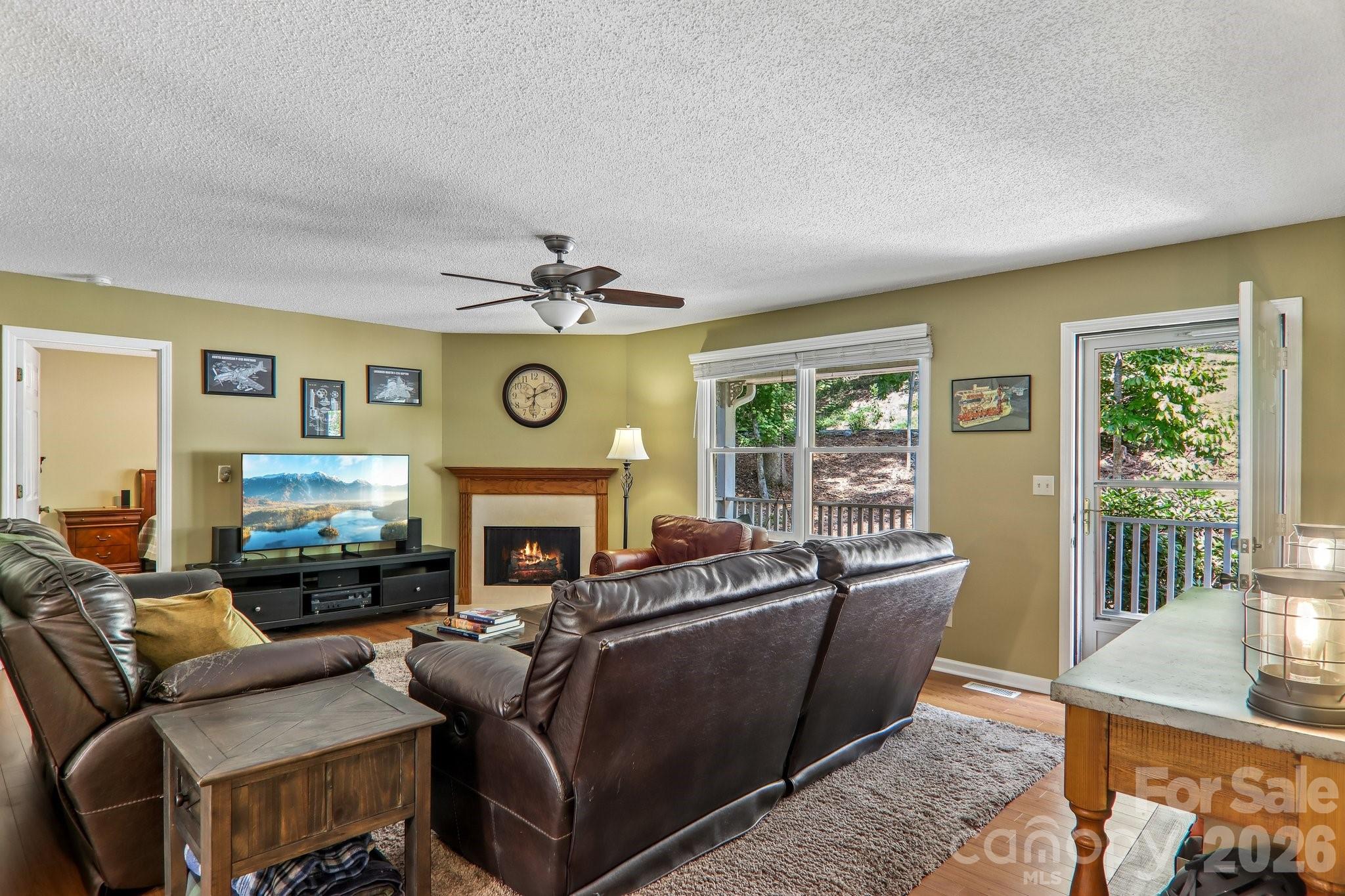 Single Family Residence at 7 Maple Leaf Drive, Hendersonville, photo 7 of 44