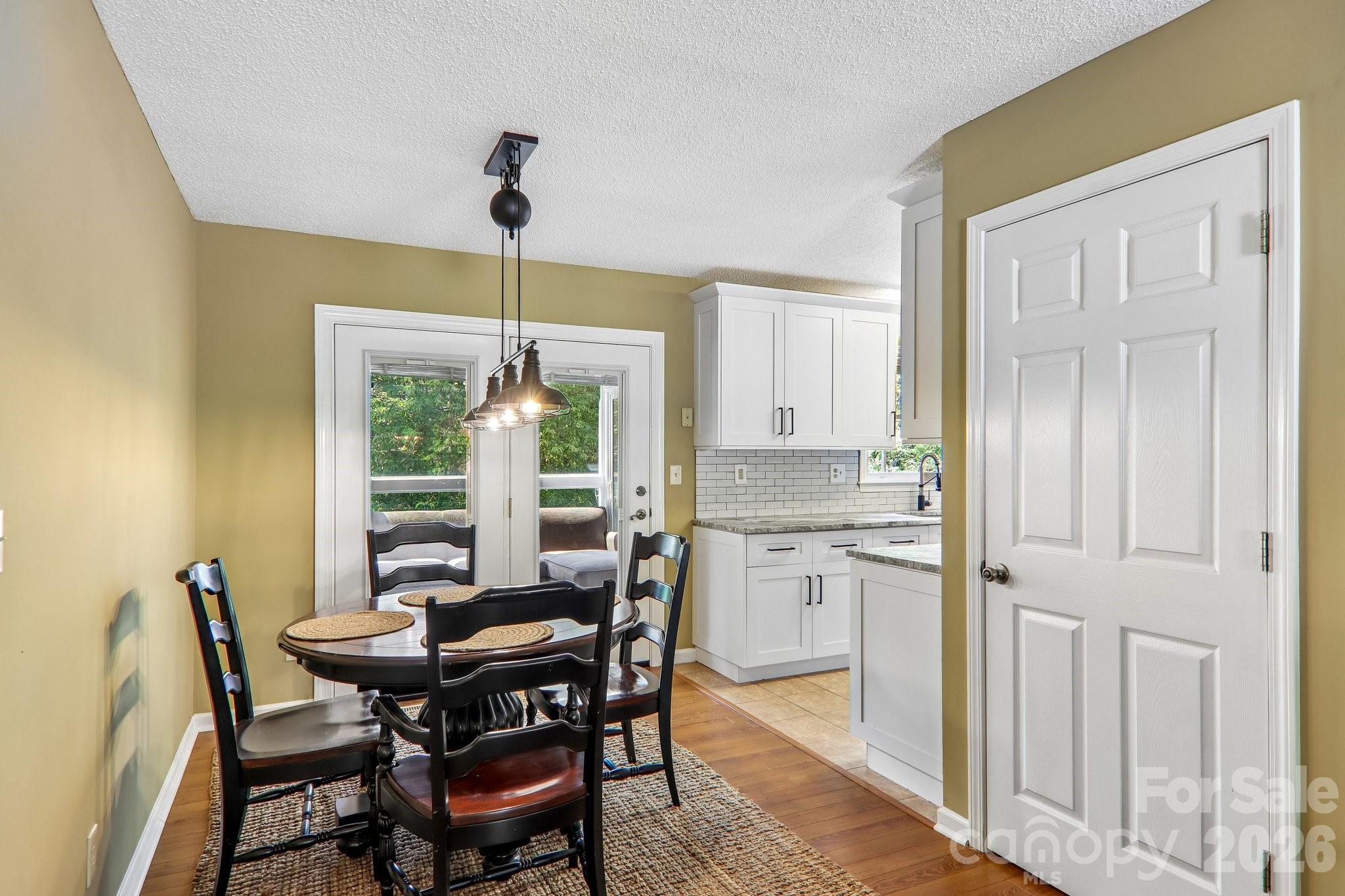 Single Family Residence at 7 Maple Leaf Drive, Hendersonville, photo 9 of 44