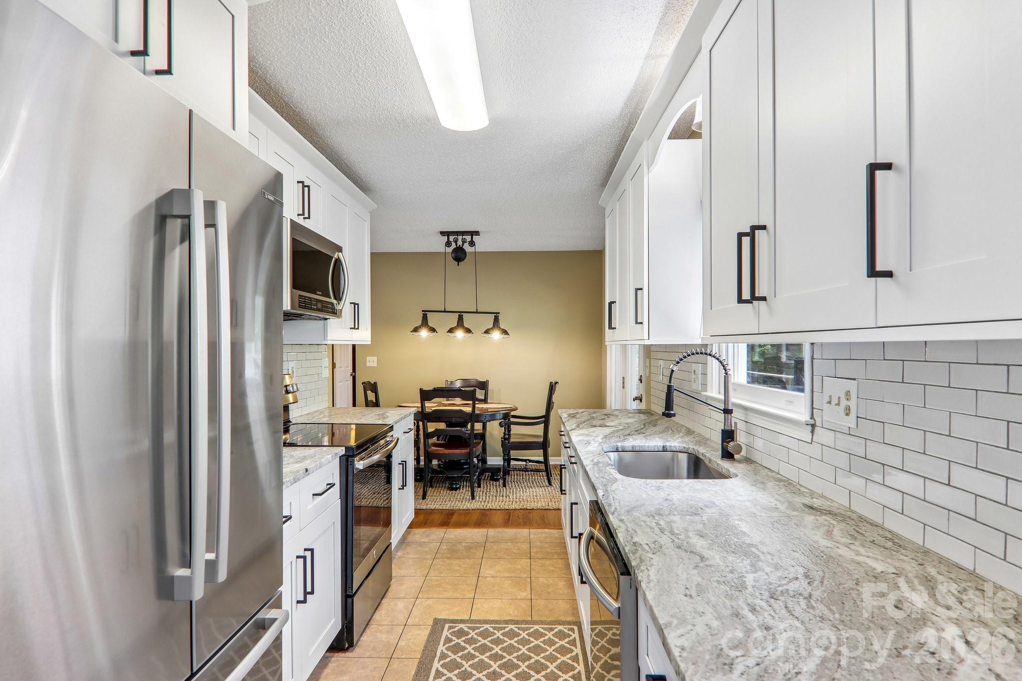 Single Family Residence at 7 Maple Leaf Drive, Hendersonville, photo 12 of 44