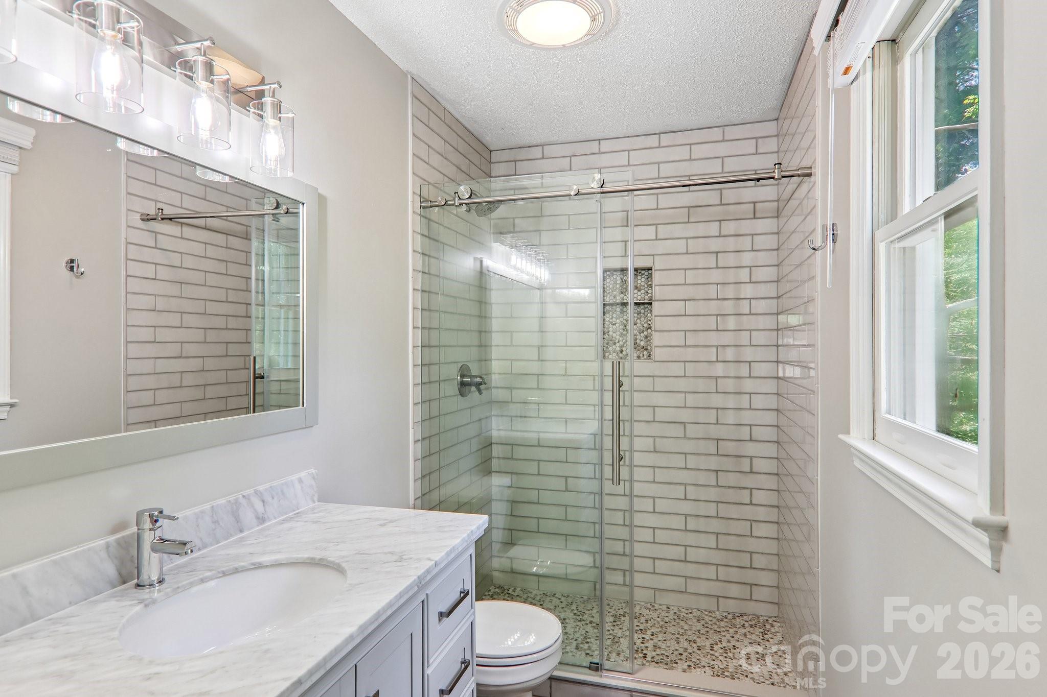 Single Family Residence at 7 Maple Leaf Drive, Hendersonville, photo 17 of 44