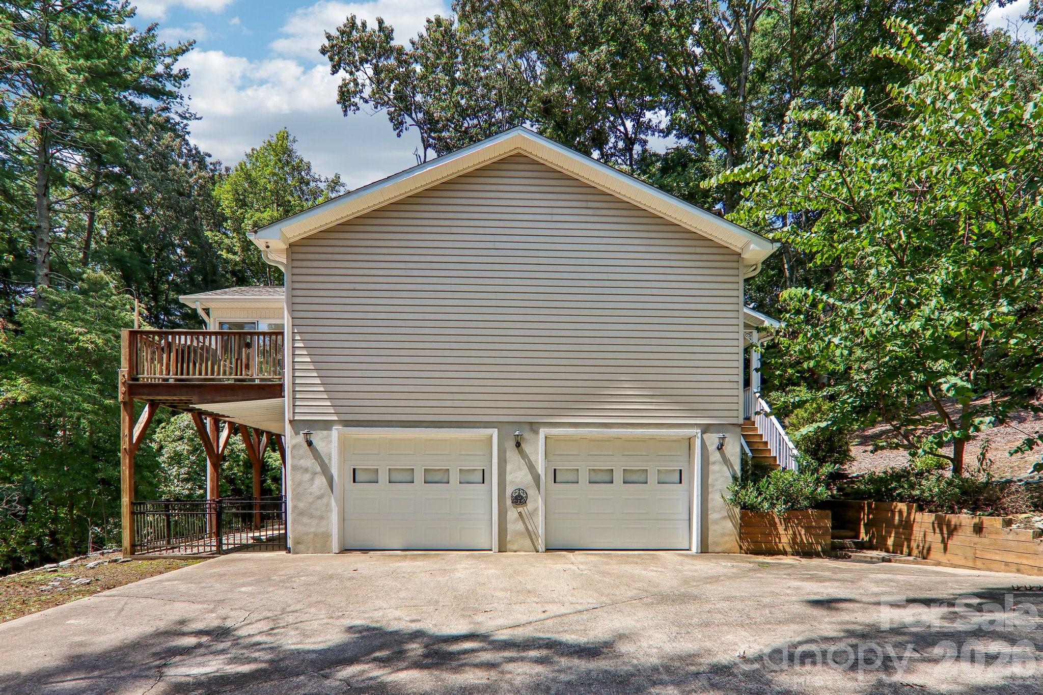 Single Family Residence at 7 Maple Leaf Drive, Hendersonville, photo 36 of 44
