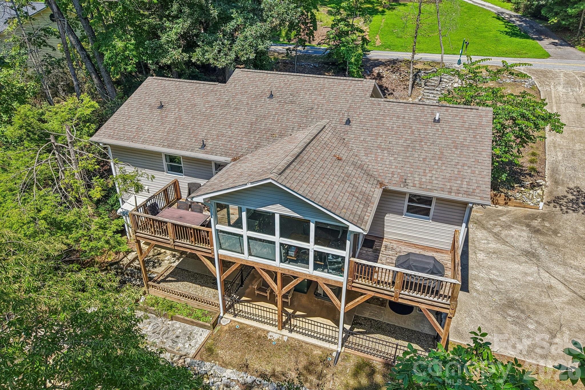 Single Family Residence at 7 Maple Leaf Drive, Hendersonville, photo 37 of 44