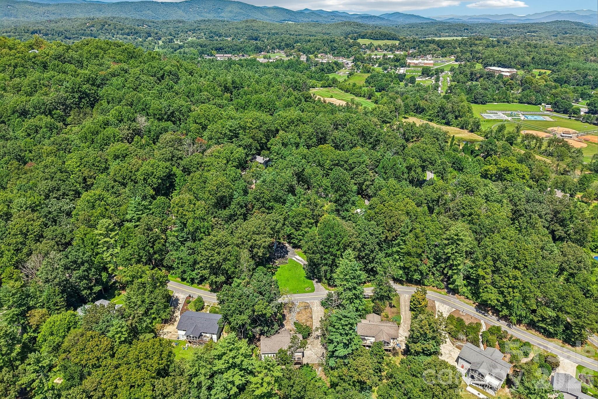 Single Family Residence at 7 Maple Leaf Drive, Hendersonville, photo 43 of 44