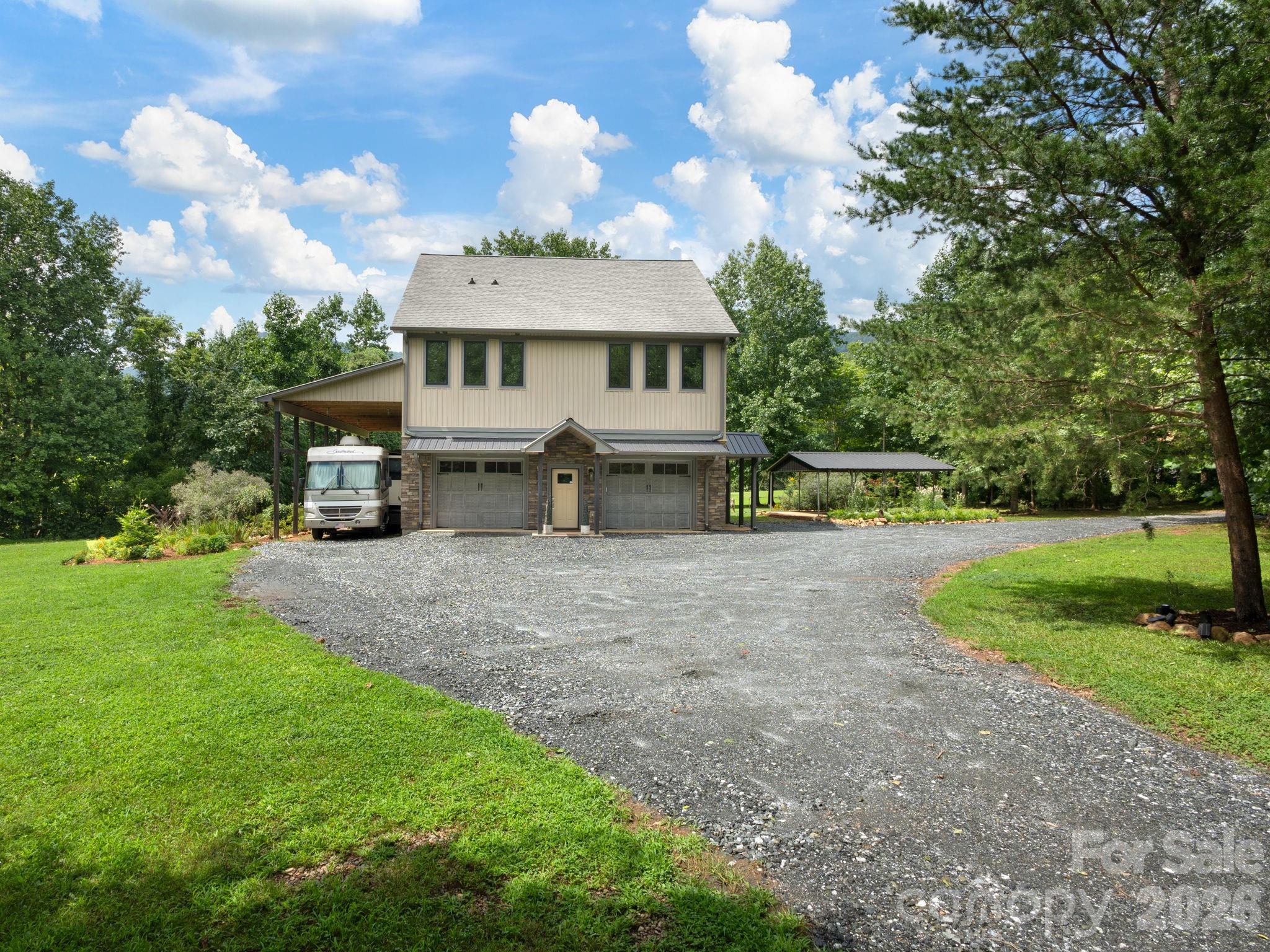Single Family Residence at 364 Hallelujah Hill Lane, Columbus, photo 2 of 33