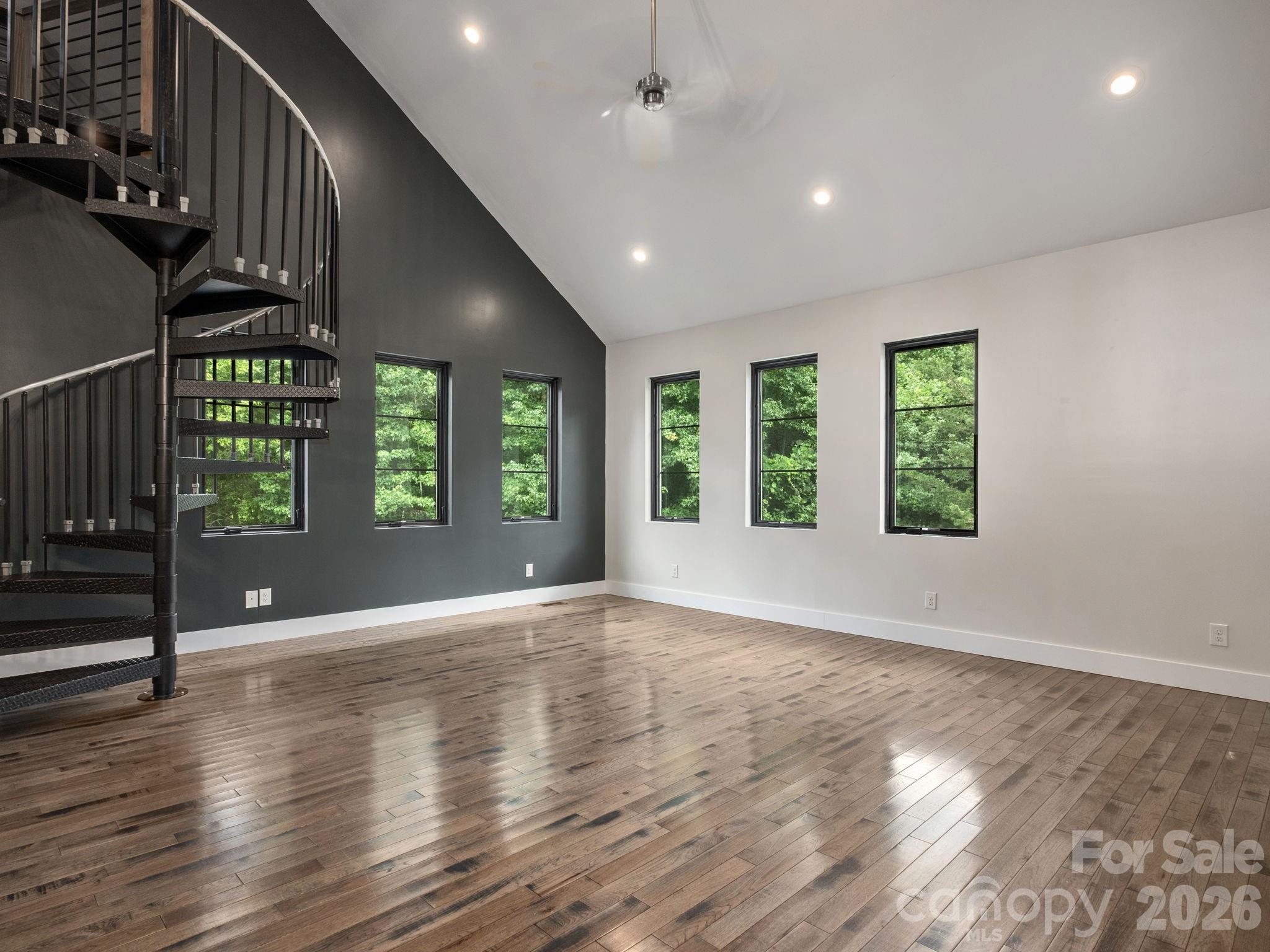 Single Family Residence at 364 Hallelujah Hill Lane, Columbus, photo 5 of 33