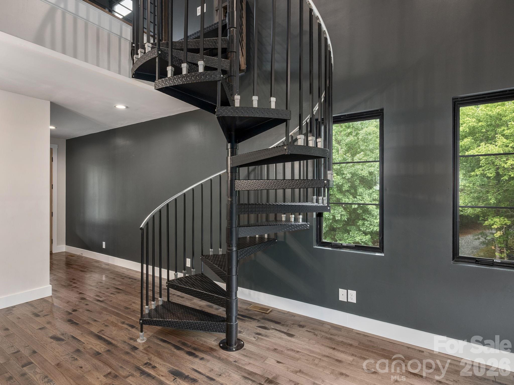 Single Family Residence at 364 Hallelujah Hill Lane, Columbus, photo 6 of 33