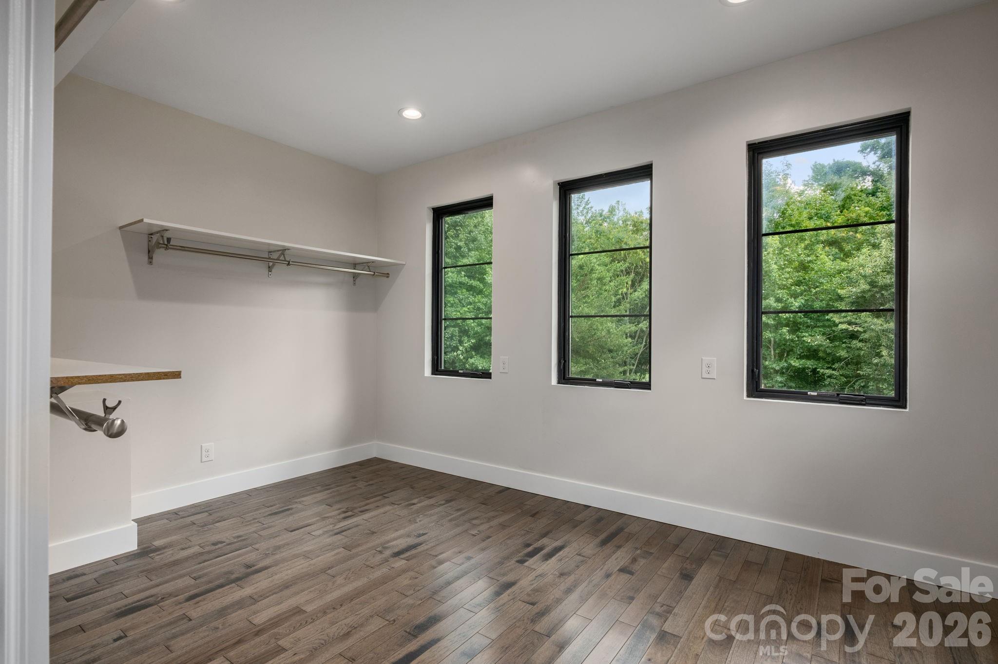 Single Family Residence at 364 Hallelujah Hill Lane, Columbus, photo 16 of 33