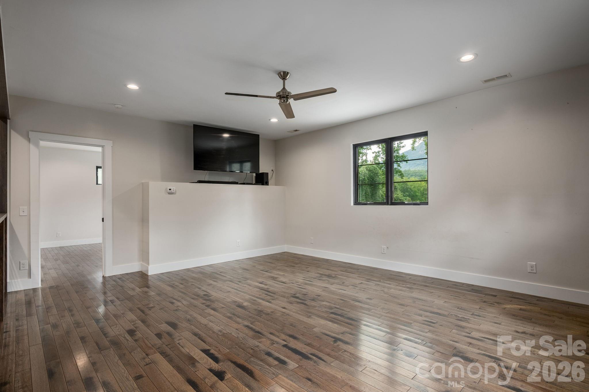 Single Family Residence at 364 Hallelujah Hill Lane, Columbus, photo 20 of 33