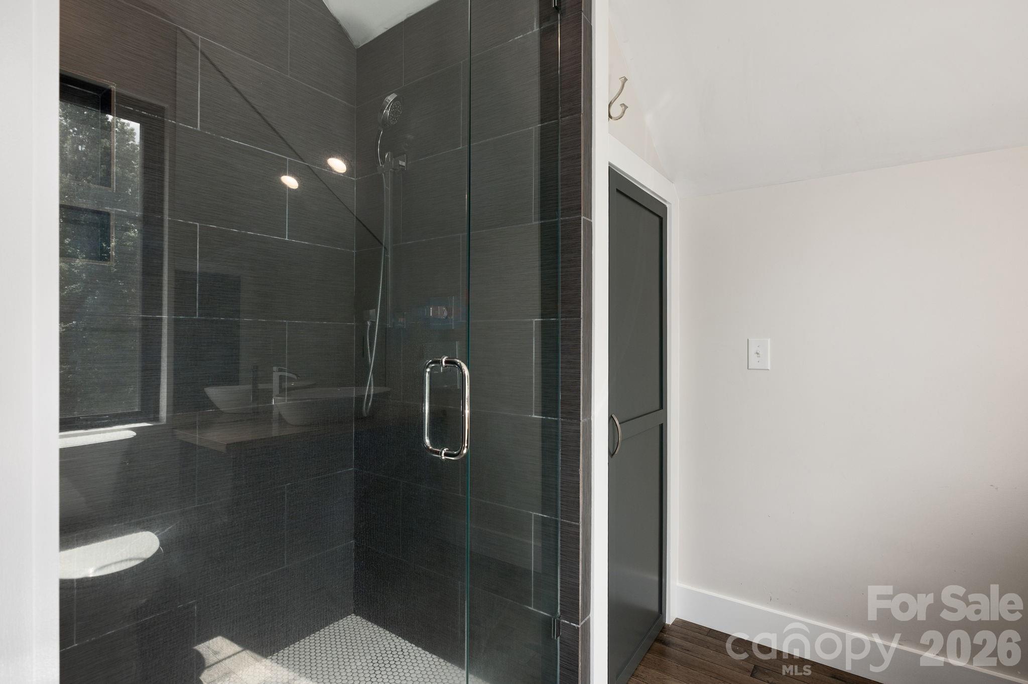 Single Family Residence at 364 Hallelujah Hill Lane, Columbus, photo 25 of 33