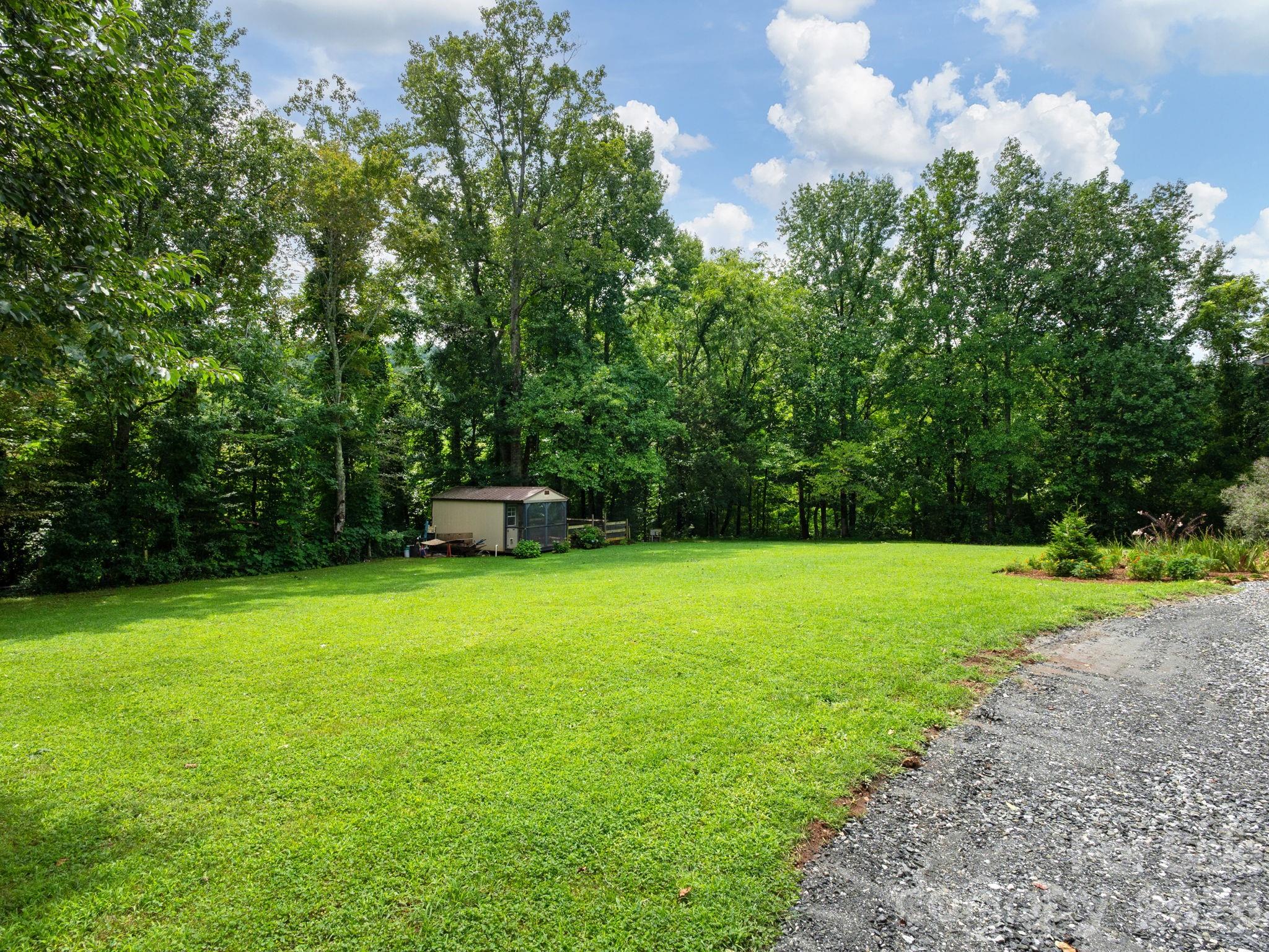 Single Family Residence at 364 Hallelujah Hill Lane, Columbus, photo 29 of 33