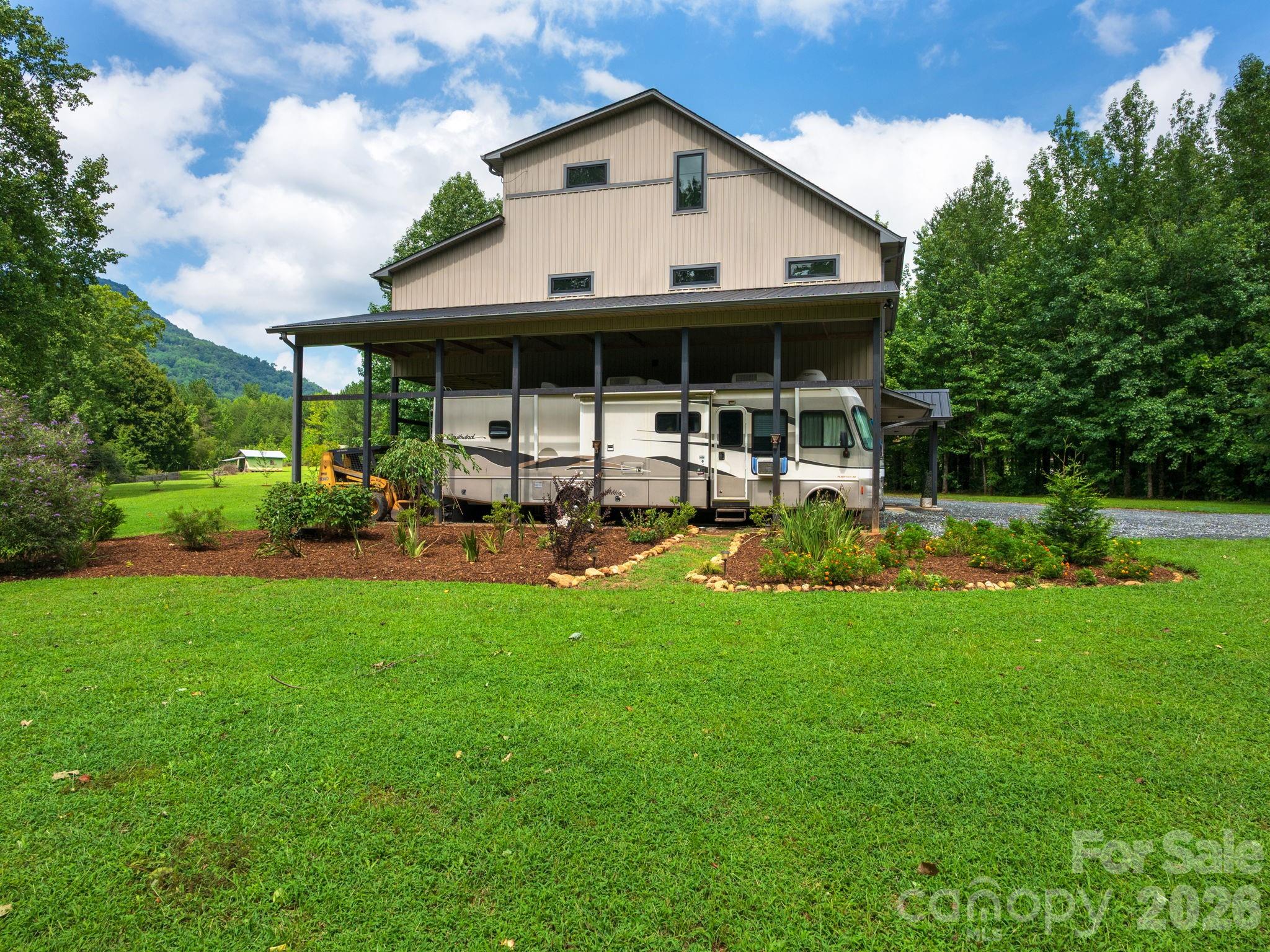 Single Family Residence at 364 Hallelujah Hill Lane, Columbus, photo 32 of 33
