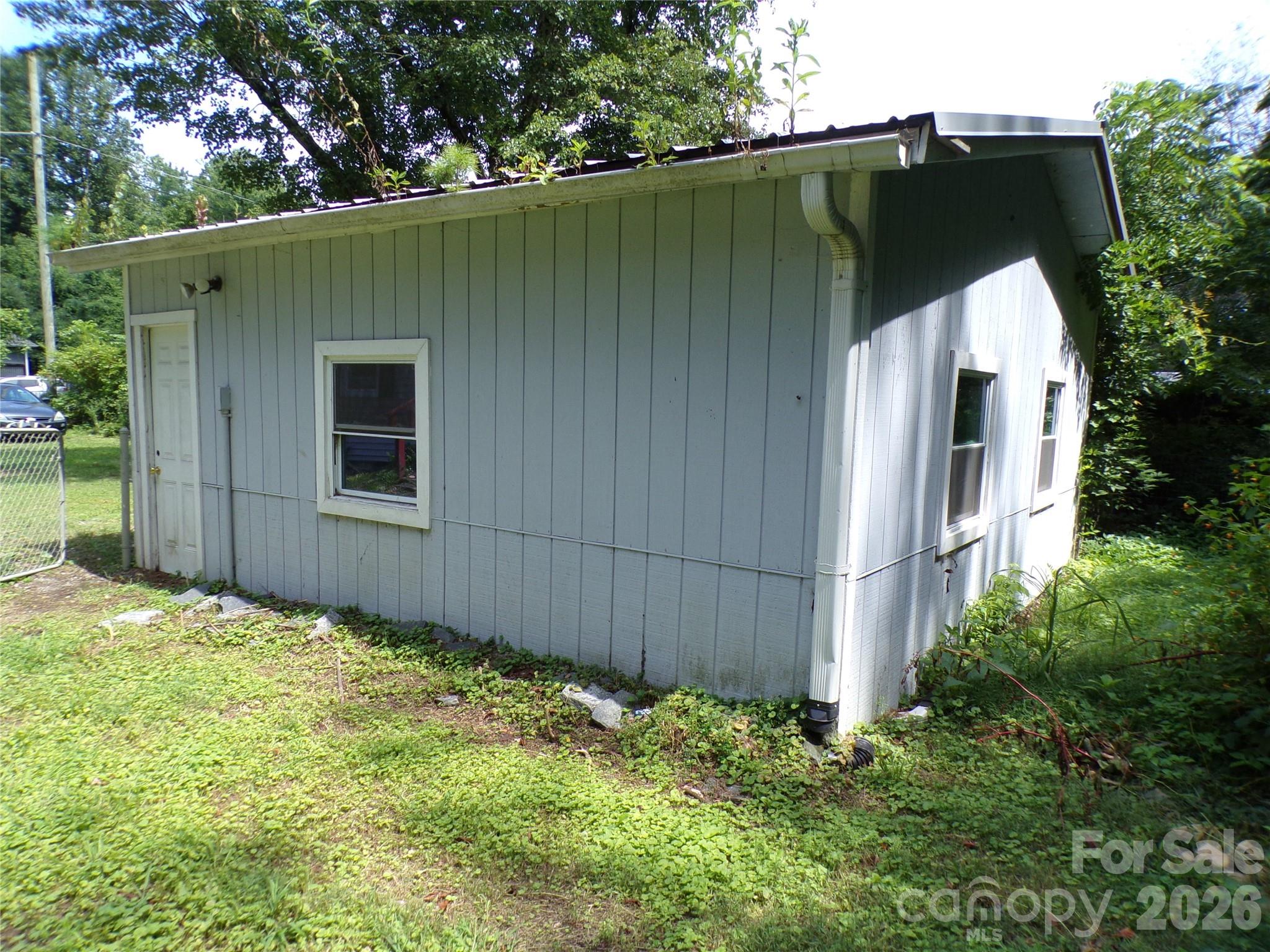 Side and rear view of garage - 2131 Somerset Drive, Hendersonville