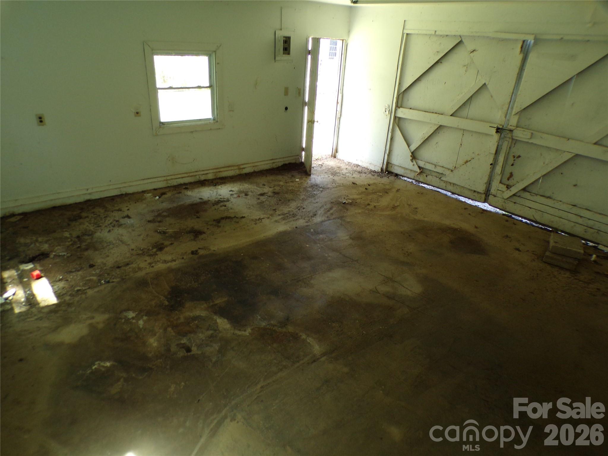 Interior view of garage - 2131 Somerset Drive, Hendersonville