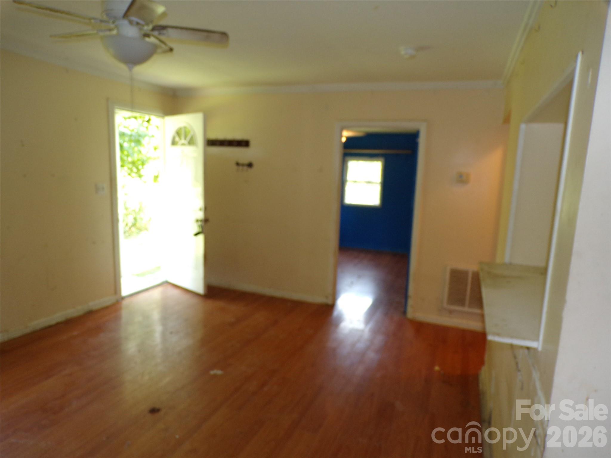 Living room - 2131 Somerset Drive, Hendersonville