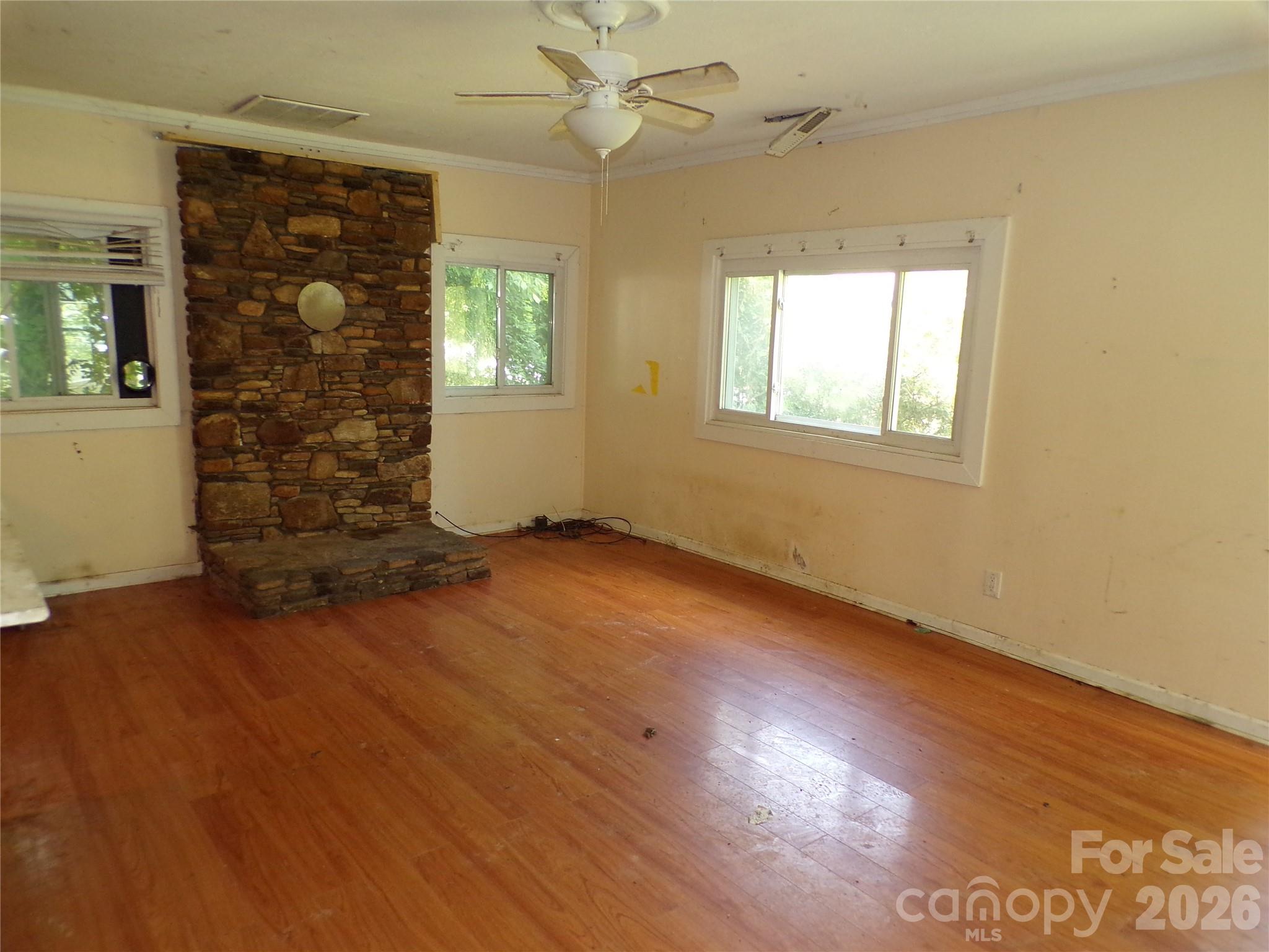 Living room - 2131 Somerset Drive, Hendersonville