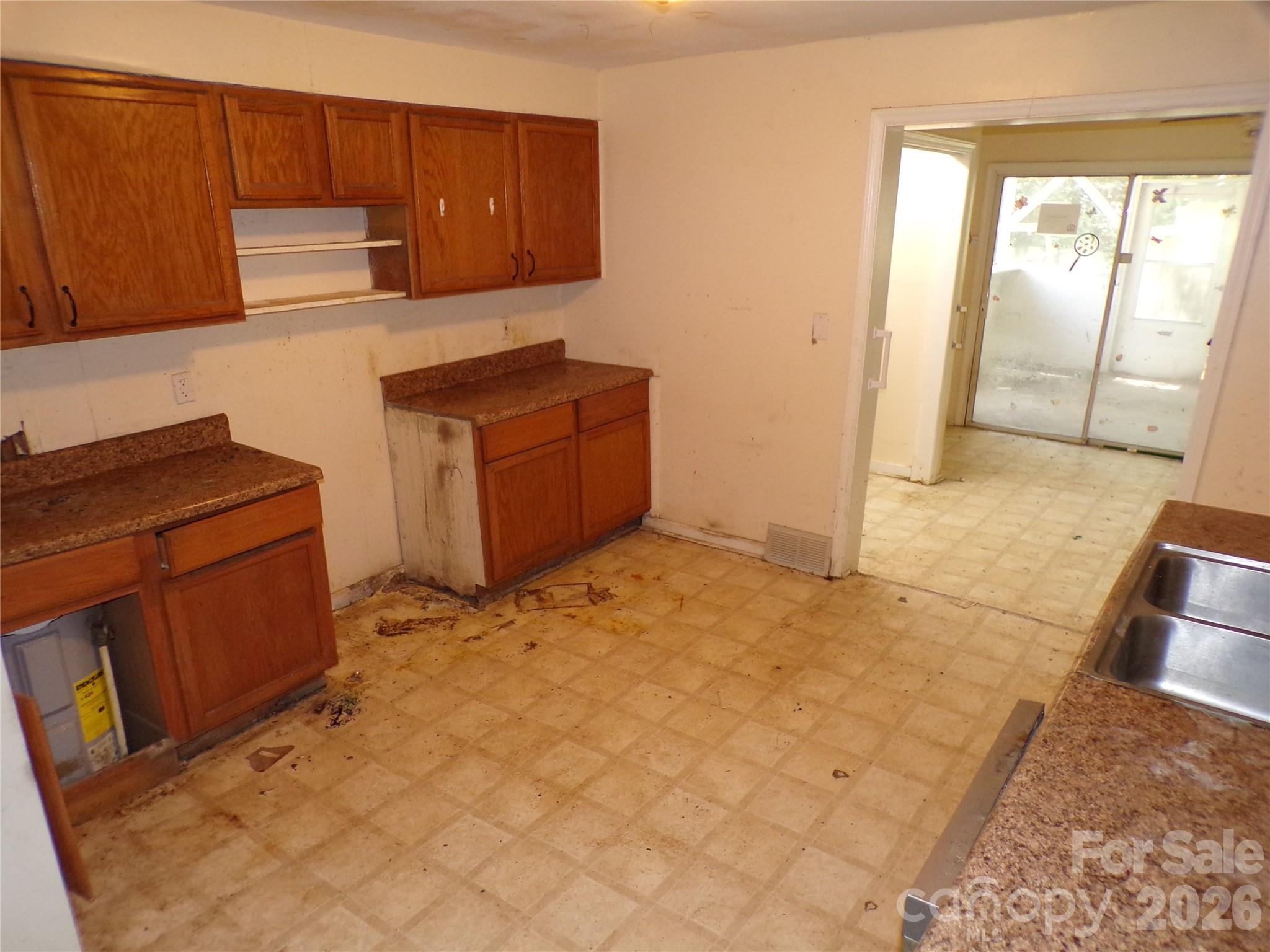 Kitchen - 2131 Somerset Drive, Hendersonville