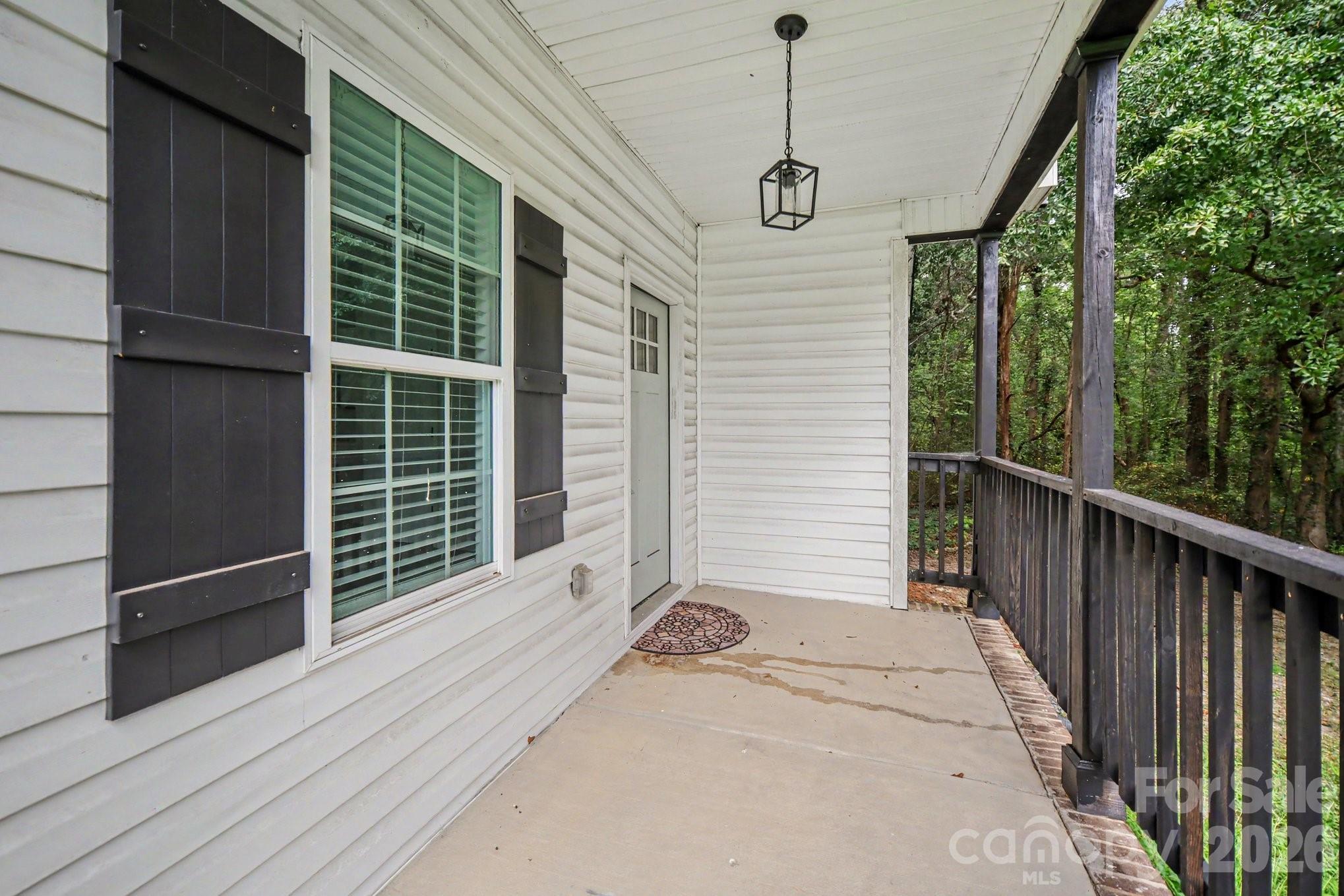 Single Family Residence at 1402 Essex Avenue, Gastonia, photo 4 of 34