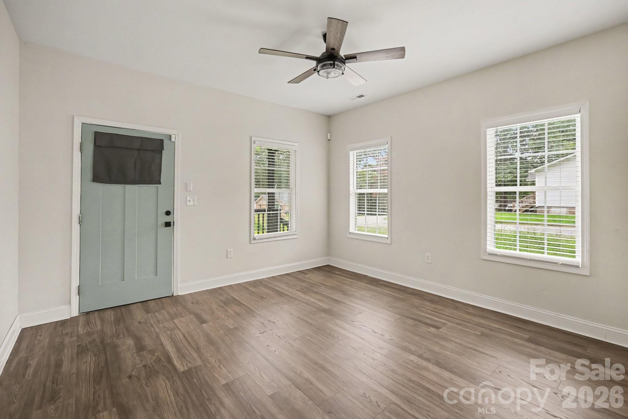 Single Family Residence at 1402 Essex Avenue, Gastonia, photo 5 of 34