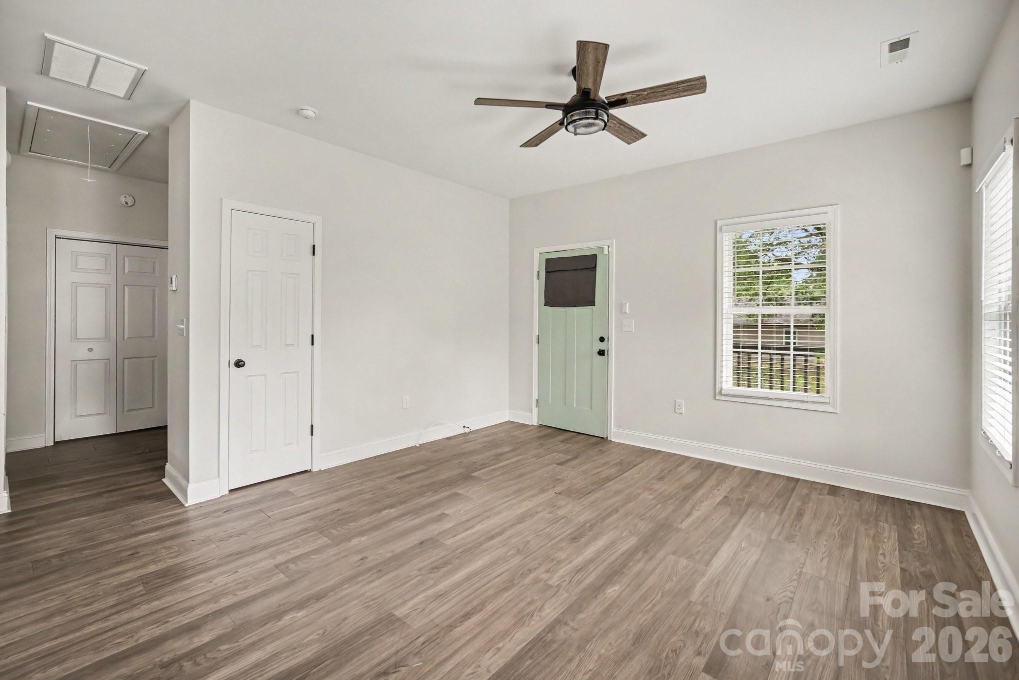 Single Family Residence at 1402 Essex Avenue, Gastonia, photo 6 of 34