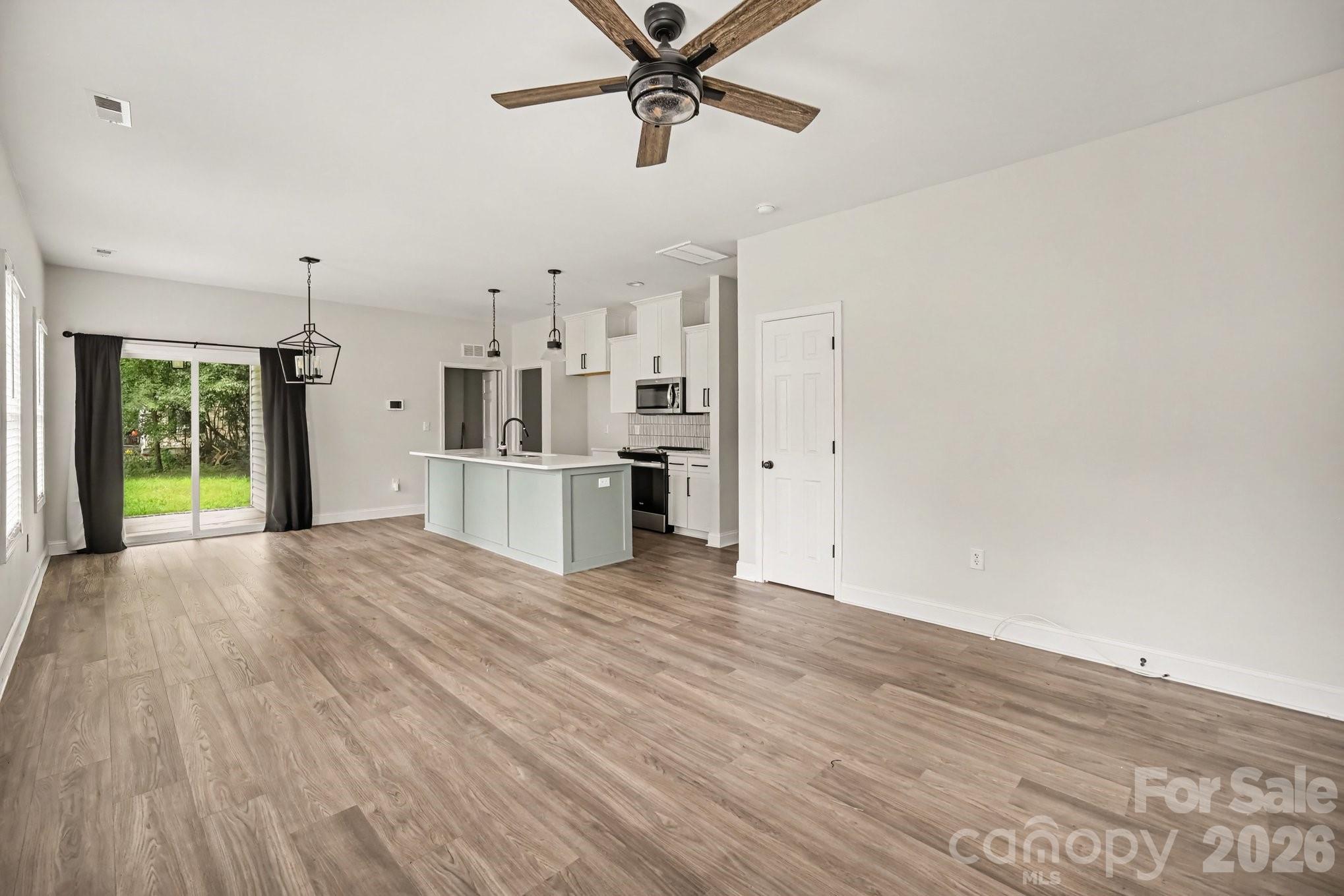 Single Family Residence at 1402 Essex Avenue, Gastonia, photo 8 of 34
