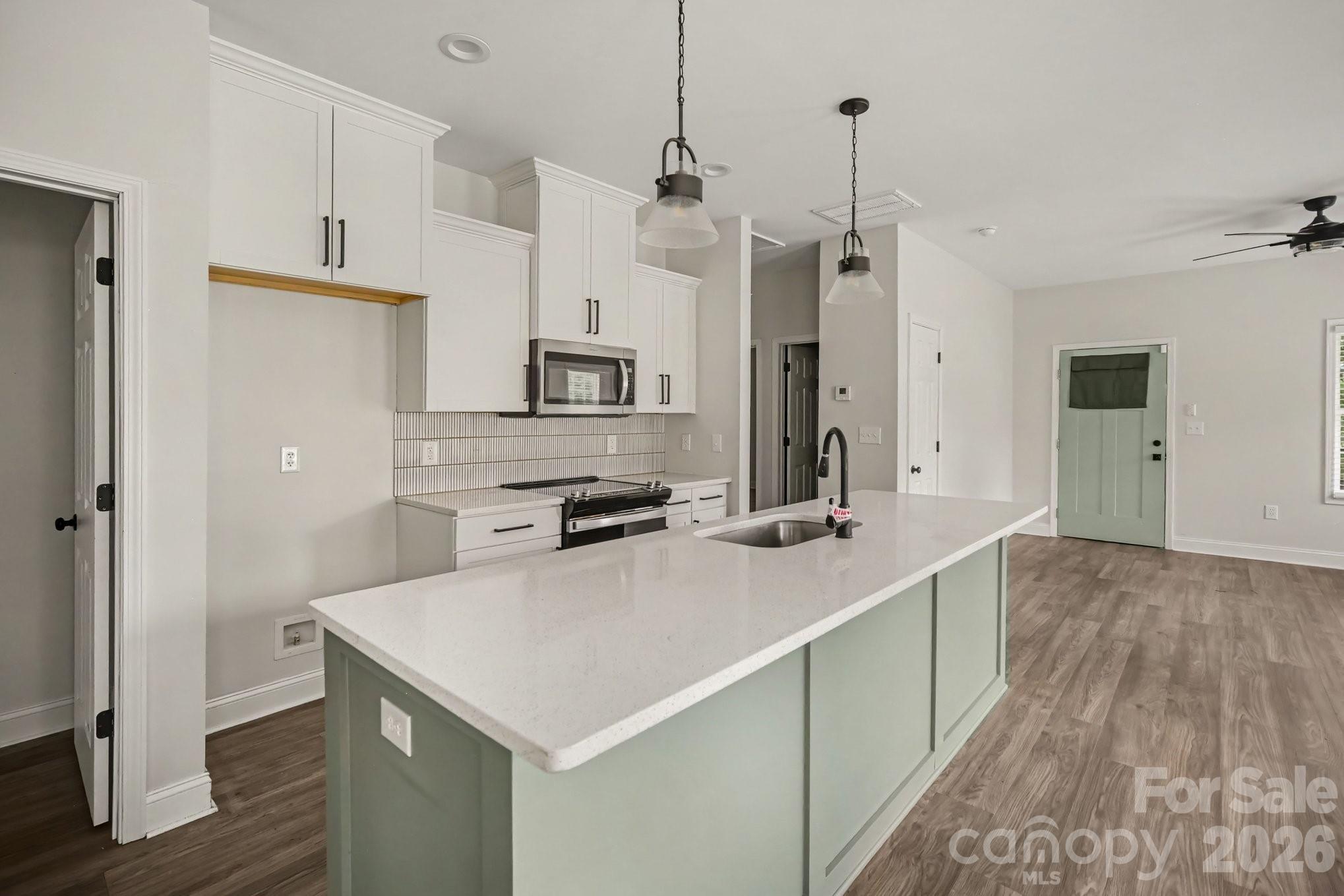 Single Family Residence at 1402 Essex Avenue, Gastonia, photo 13 of 34