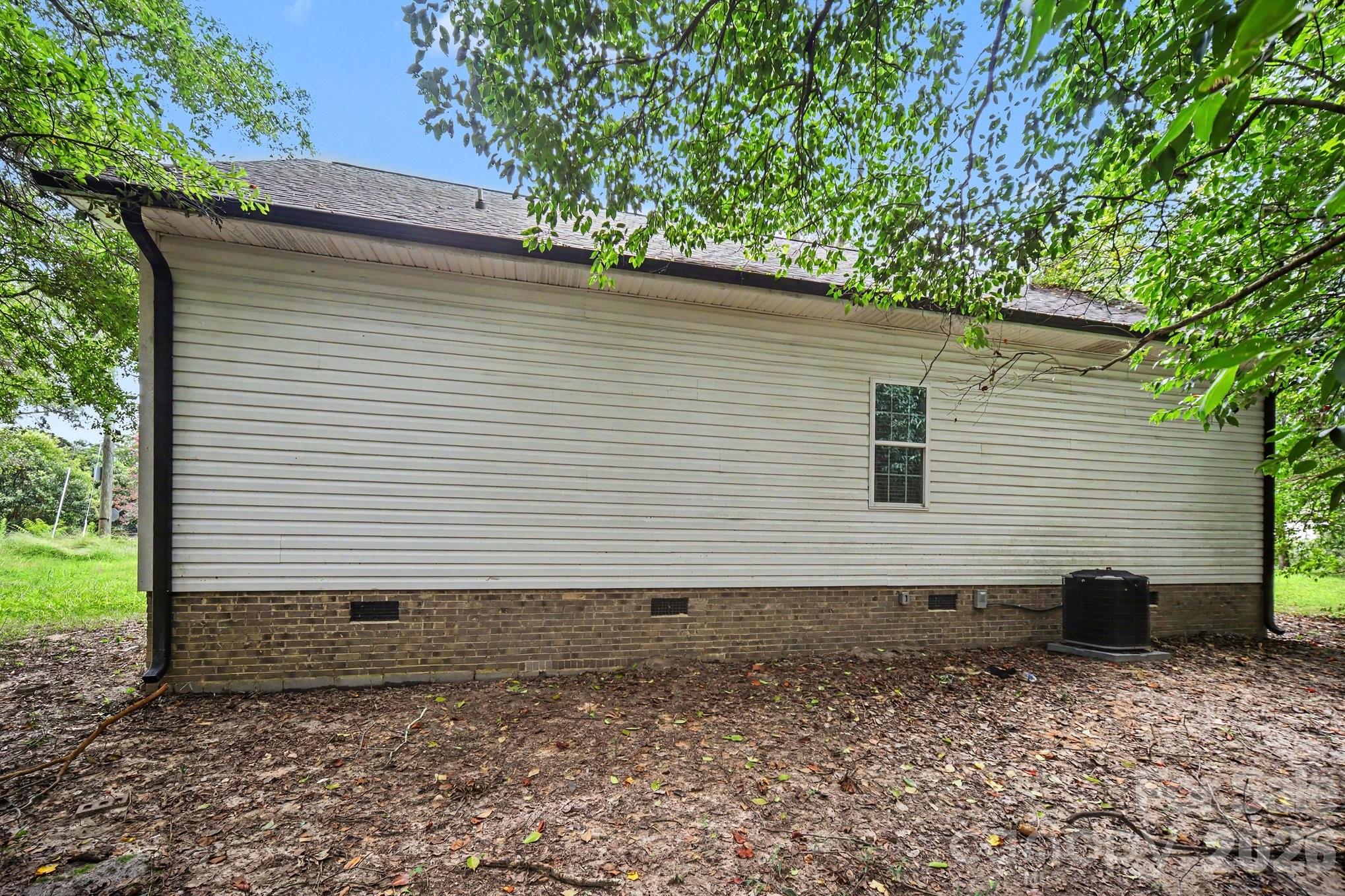 Single Family Residence at 1402 Essex Avenue, Gastonia, photo 27 of 34