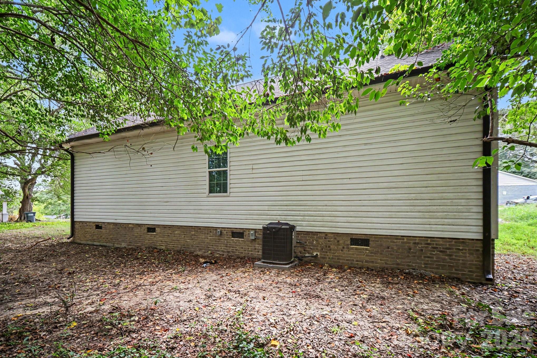 Single Family Residence at 1402 Essex Avenue, Gastonia, photo 28 of 34
