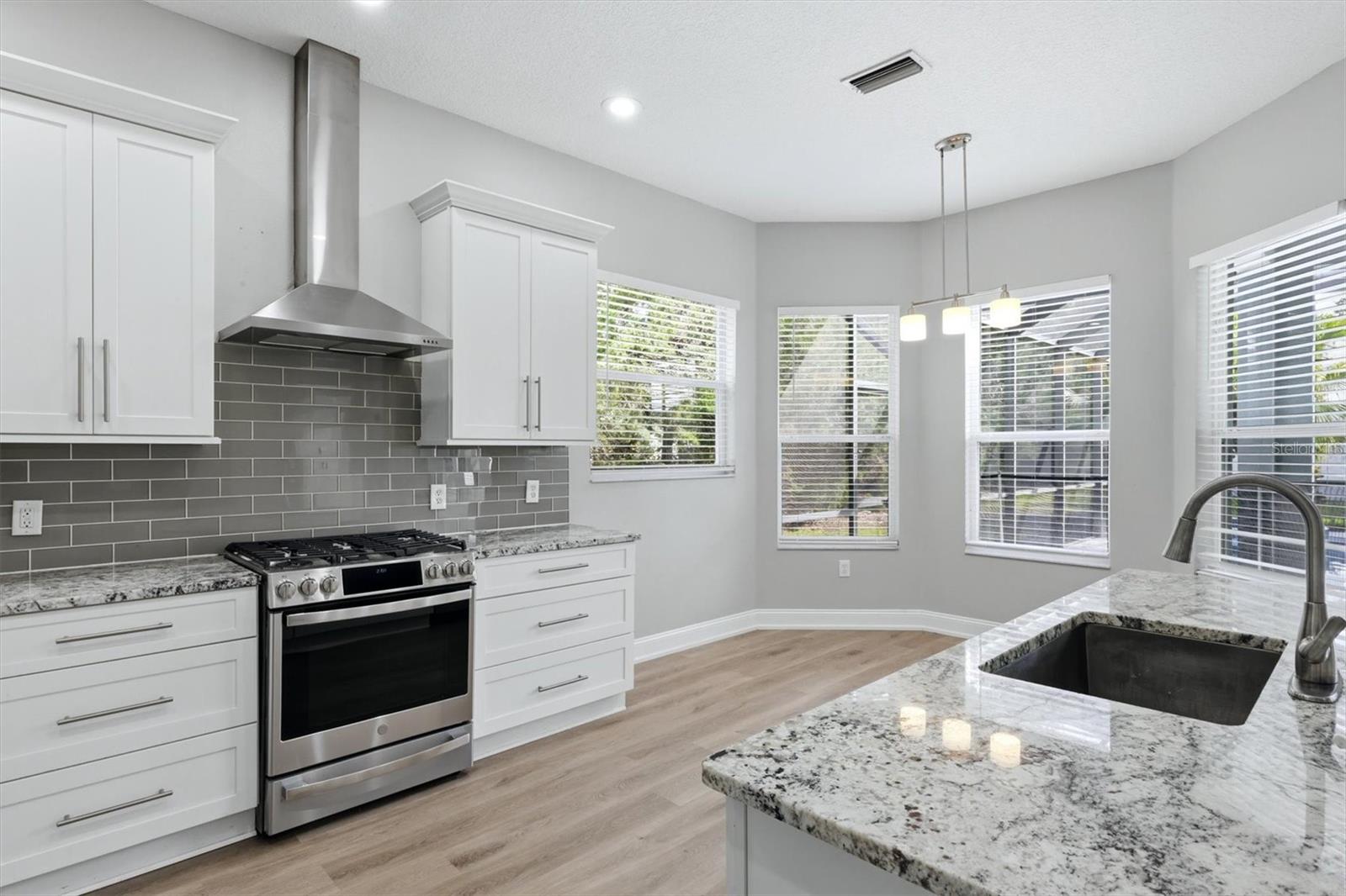 Single Family Residence at 6417 BLUE GROSBEAK CIR, BRADENTON, photo 19 of 64