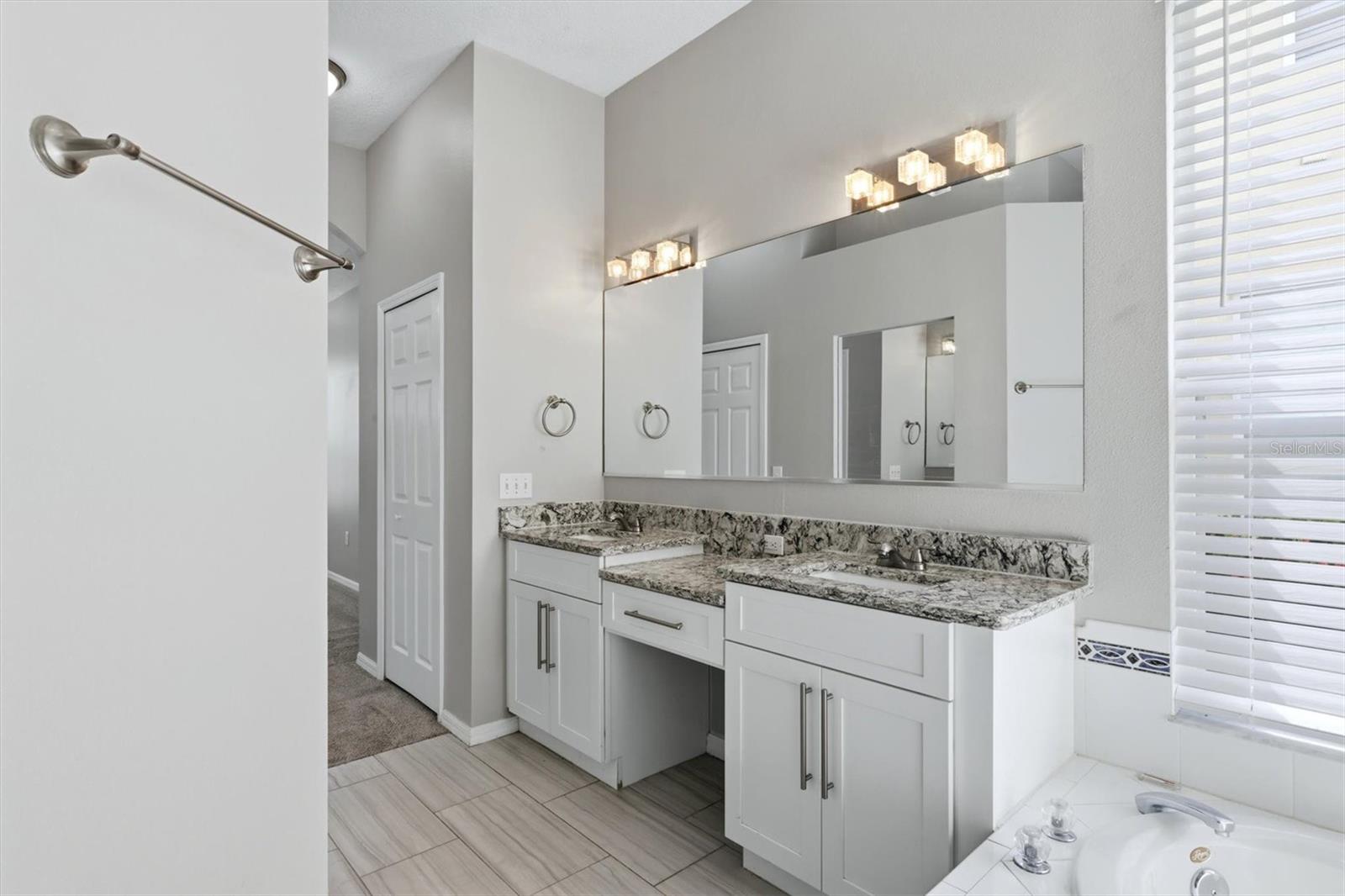 Single Family Residence at 6417 BLUE GROSBEAK CIR, BRADENTON, photo 42 of 64